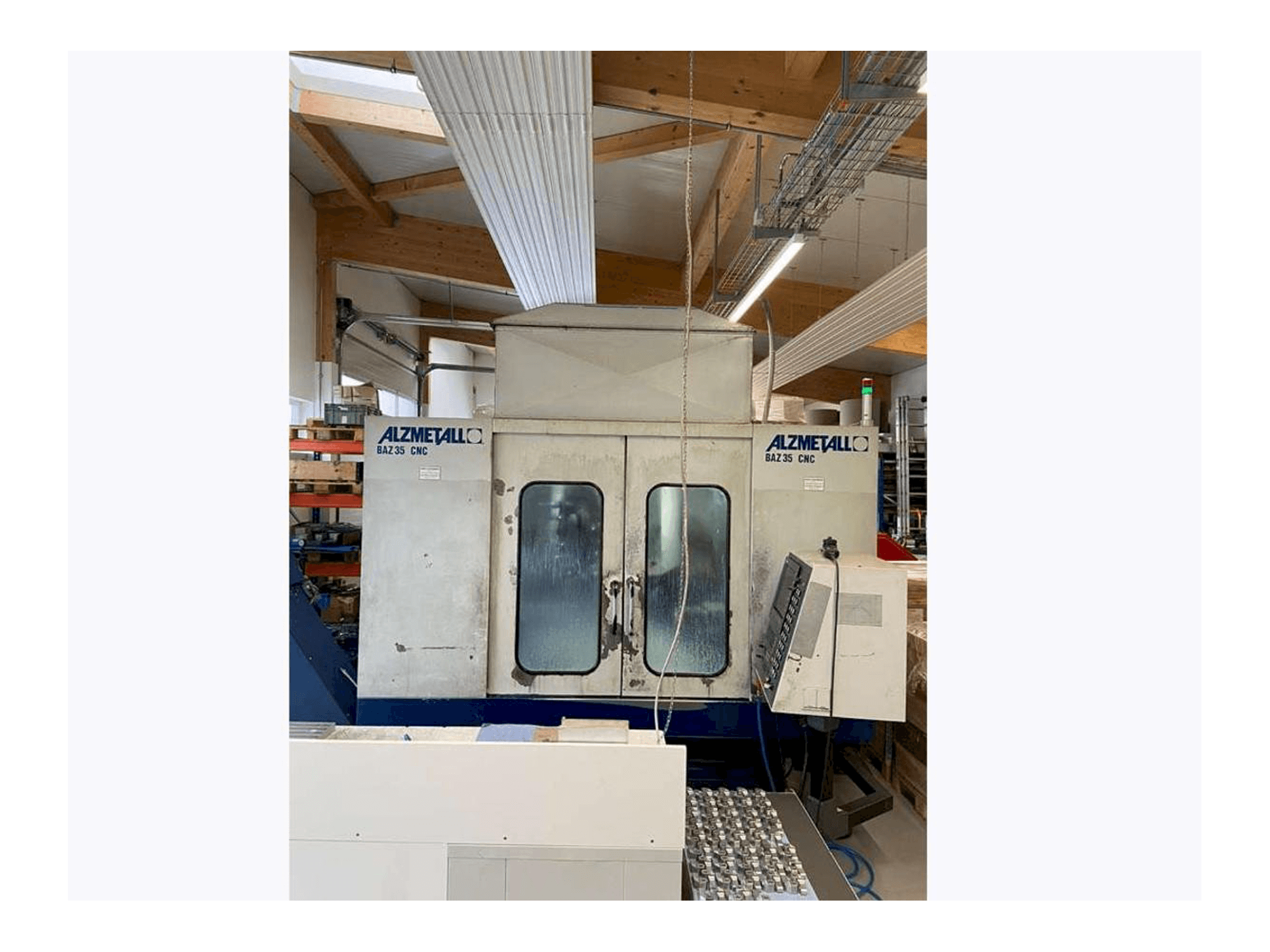 Vista Frontal da Alzmetall CNC BAZ 35 máquina