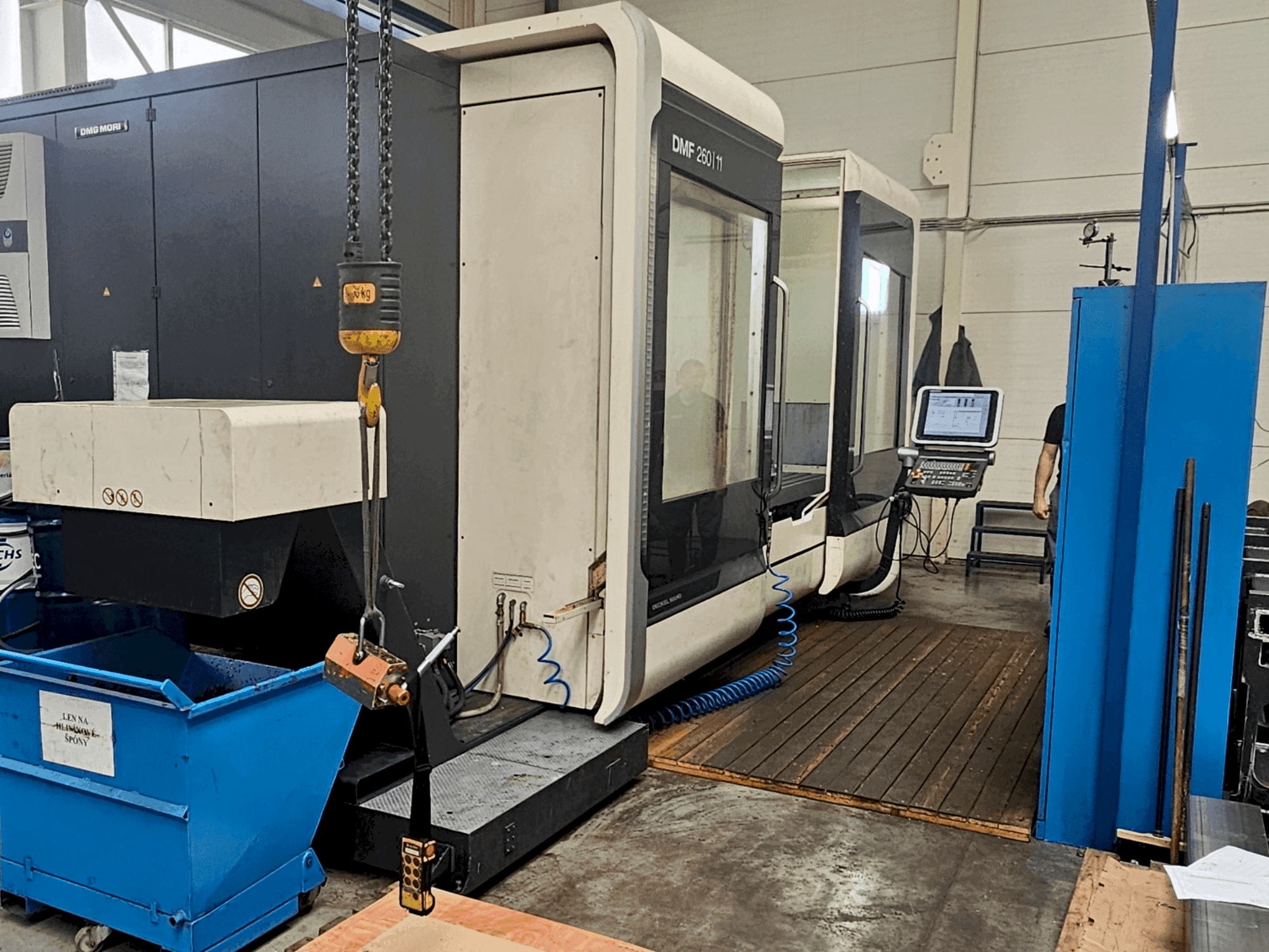 Vista Frontal da DMG MORI DMG MORI DMF 260/11 KGT máquina