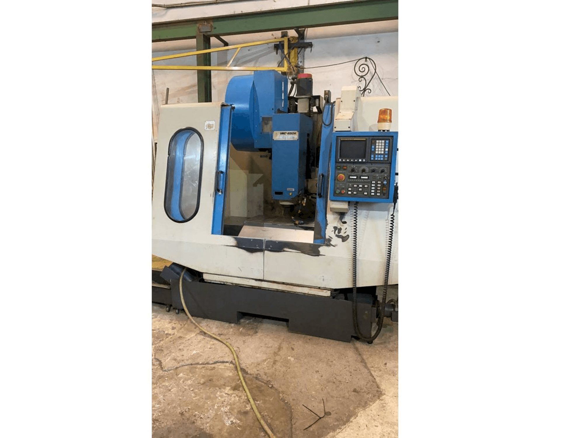 Vista Frontal da Johnford VMC 650A máquina