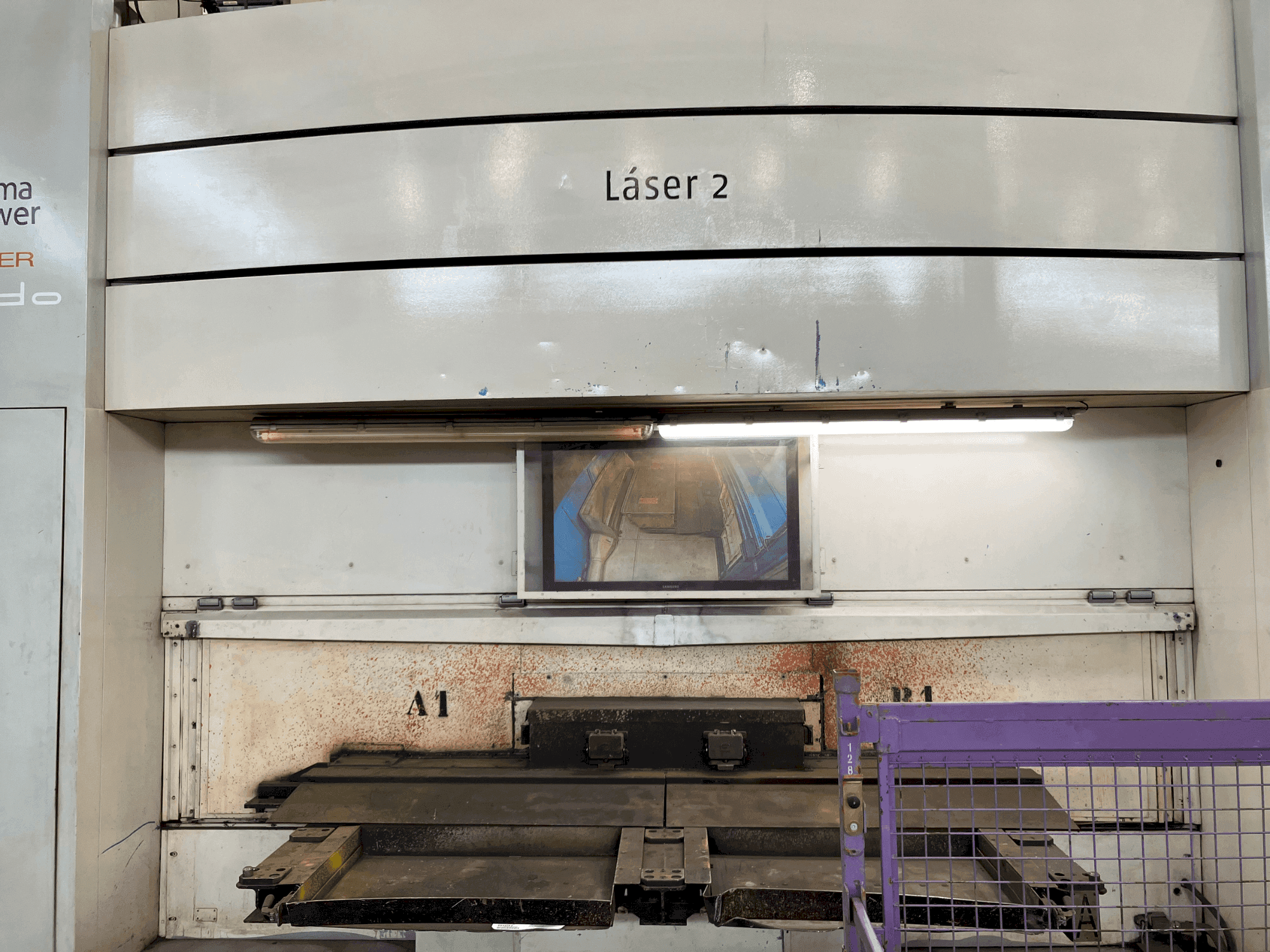 Vista Frontal da Prima Power Rapido máquina