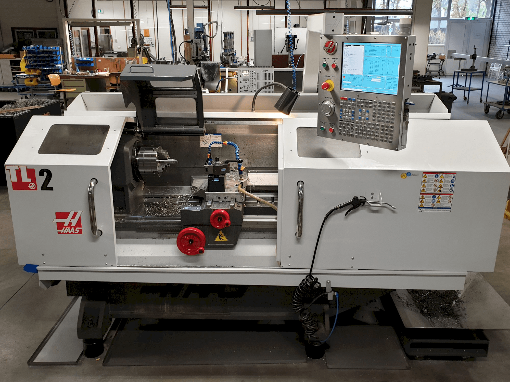 Vista Frontal da HAAS TL-2 máquina