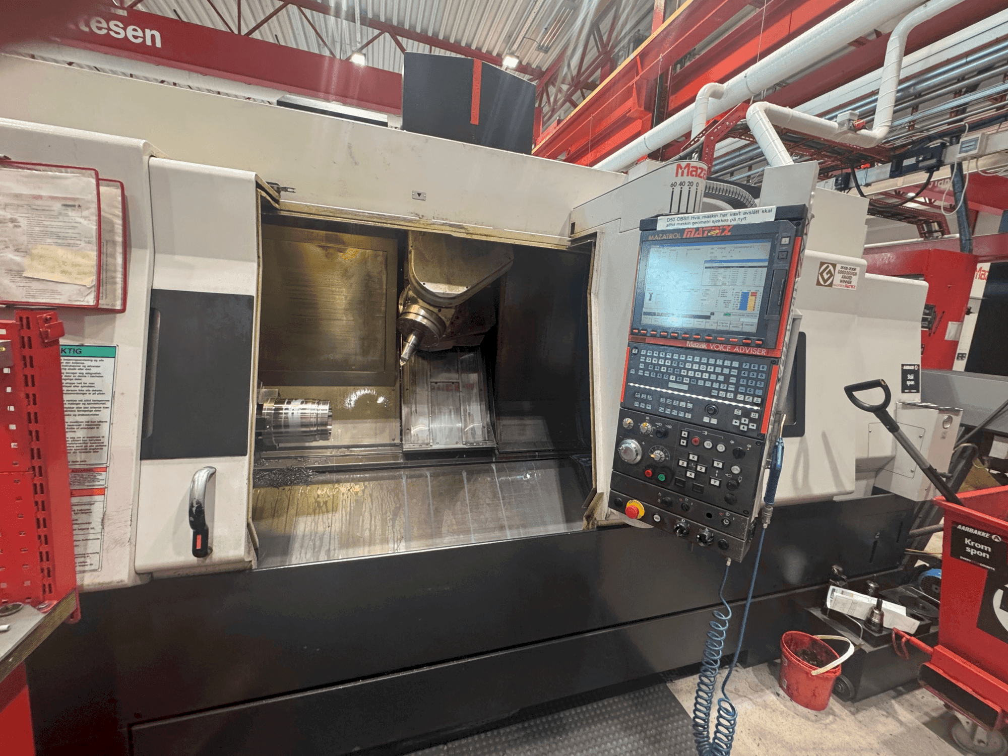 Vista Frontal da Mazak Integrex 400 IV máquina