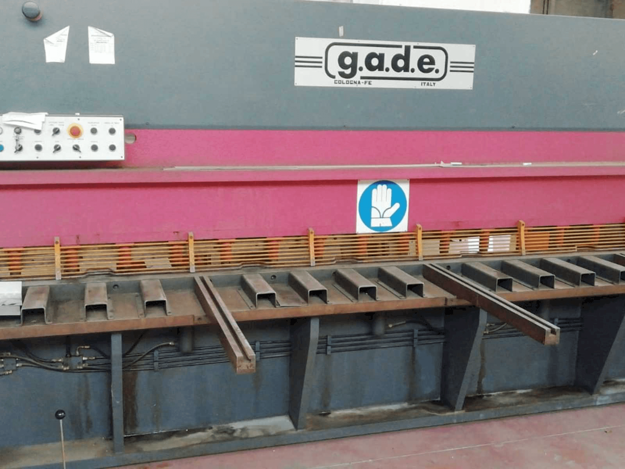 Vista Frontal da Gade CO - 40 / 4 máquina