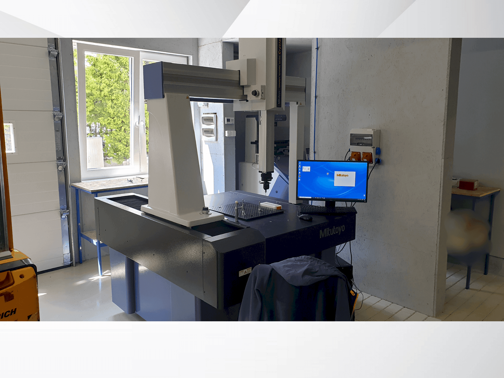 Vista Frontal da Mitutoyo MITUTOYO Crysta Plus M 776 máquina