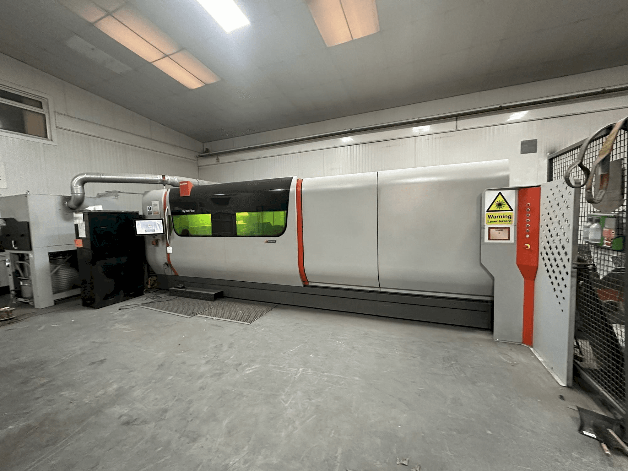 Vista Frontal da Bystronic Bystar 4020 6KW Fibre with ByTrans máquina