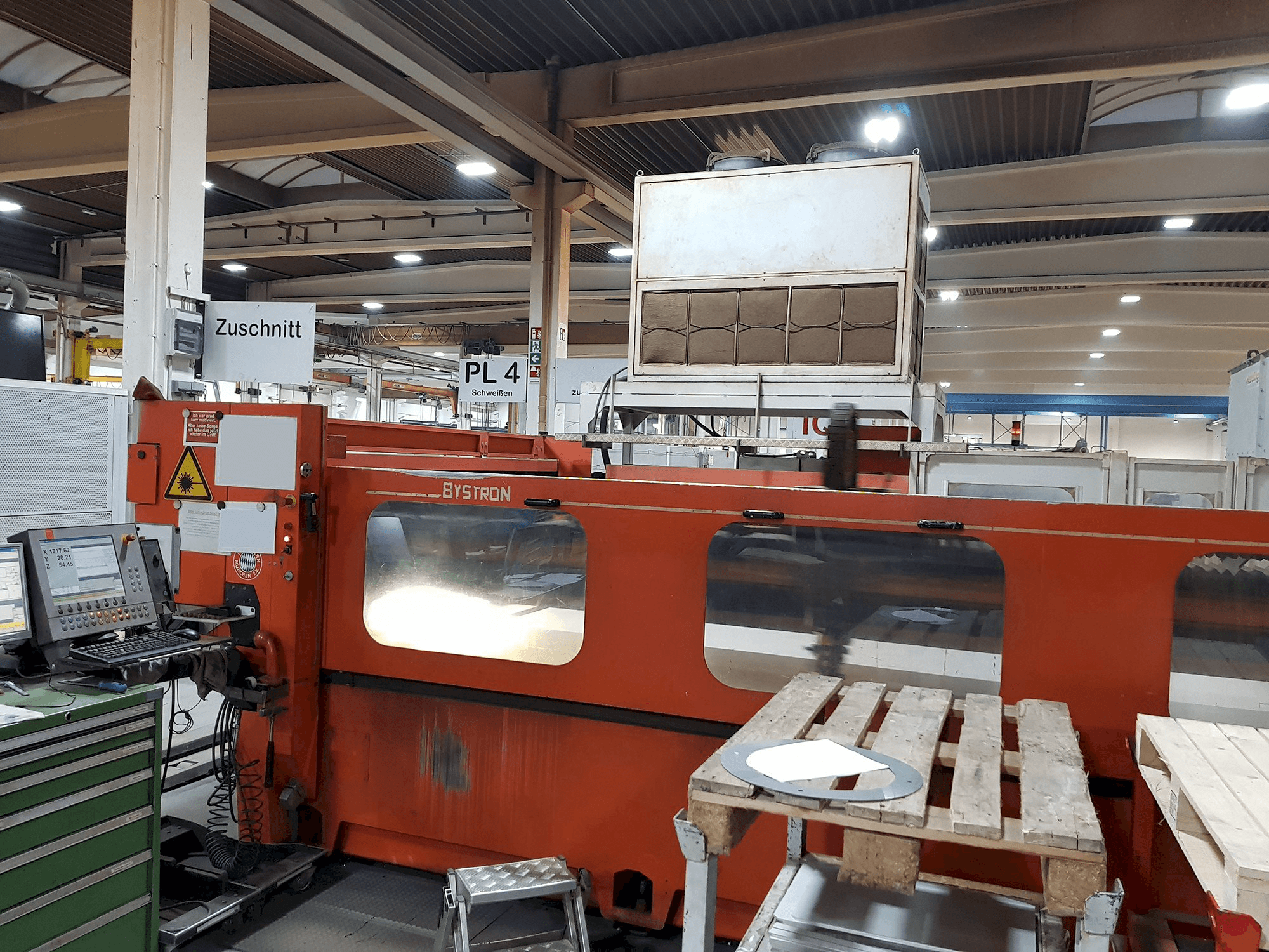 Vista Frontal da Bystronic Bystar 4020 4KW máquina