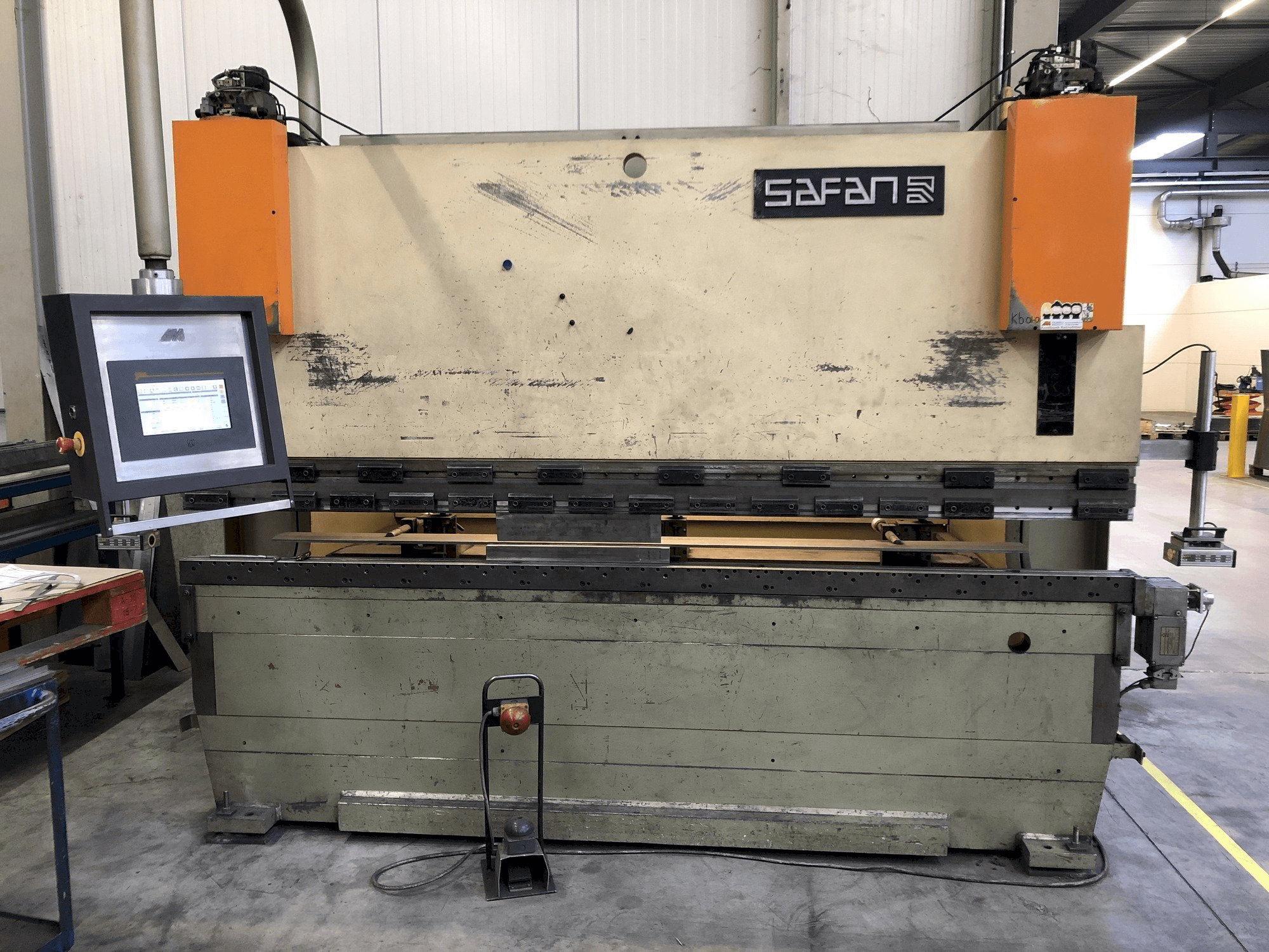 Vista Frontal da Safan CNCL 110T máquina