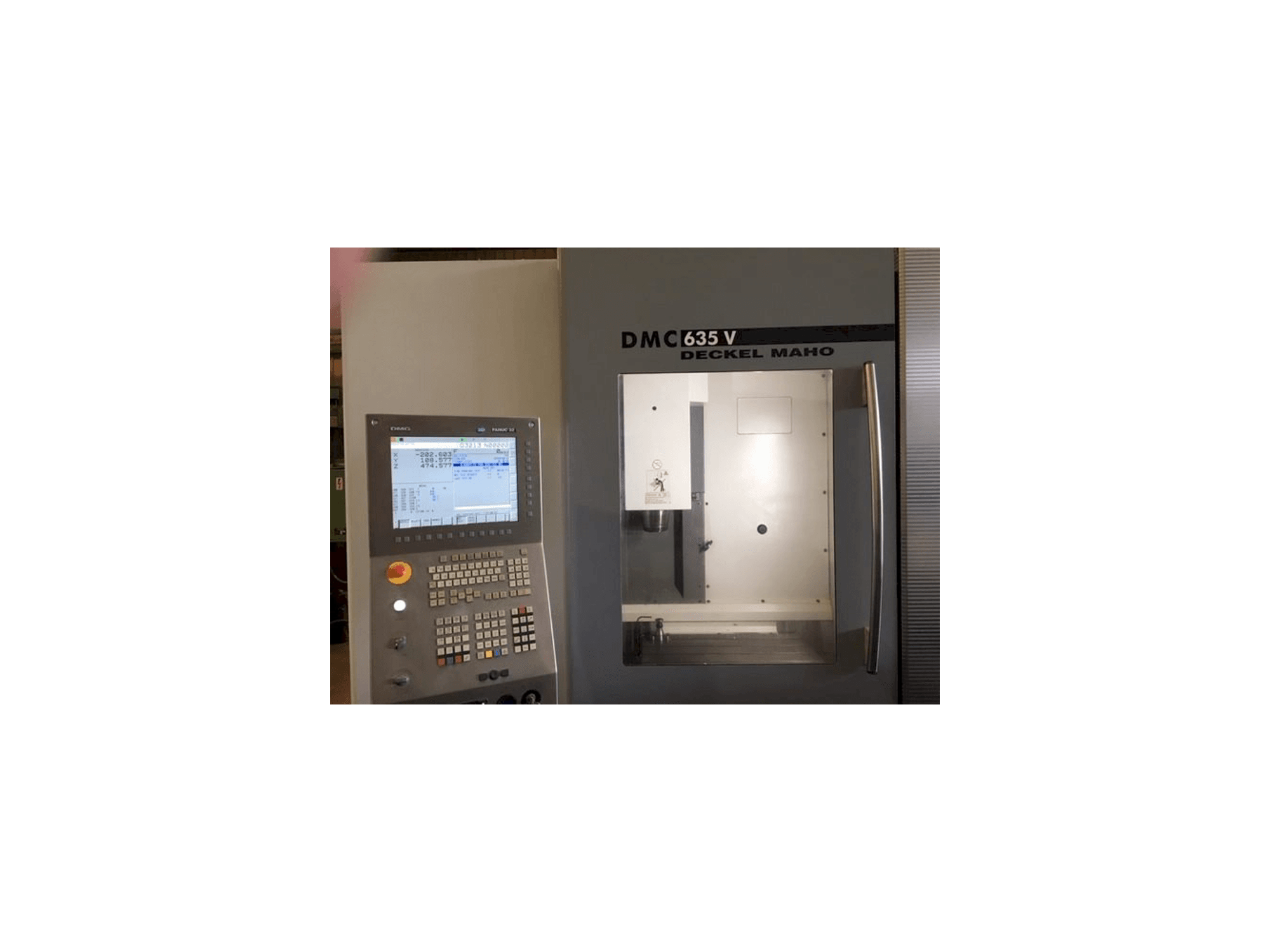 Vista Frontal da DECKEL MAHO DMC 635 V máquina
