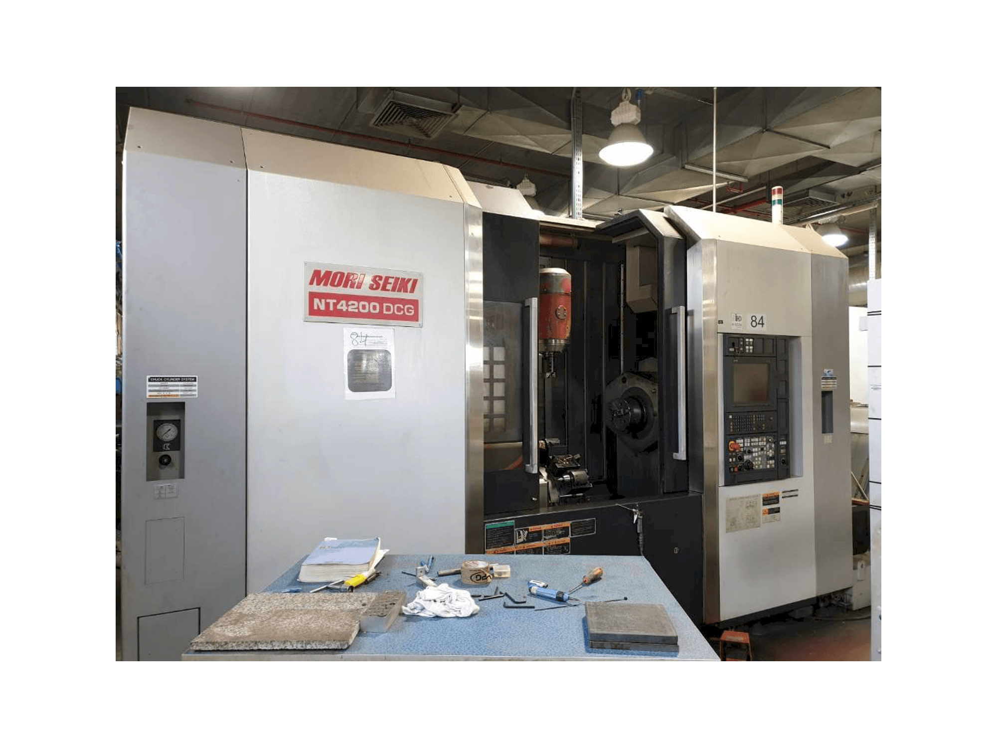 Vista Frontal da MORI SEIKI NT4200 DCG máquina