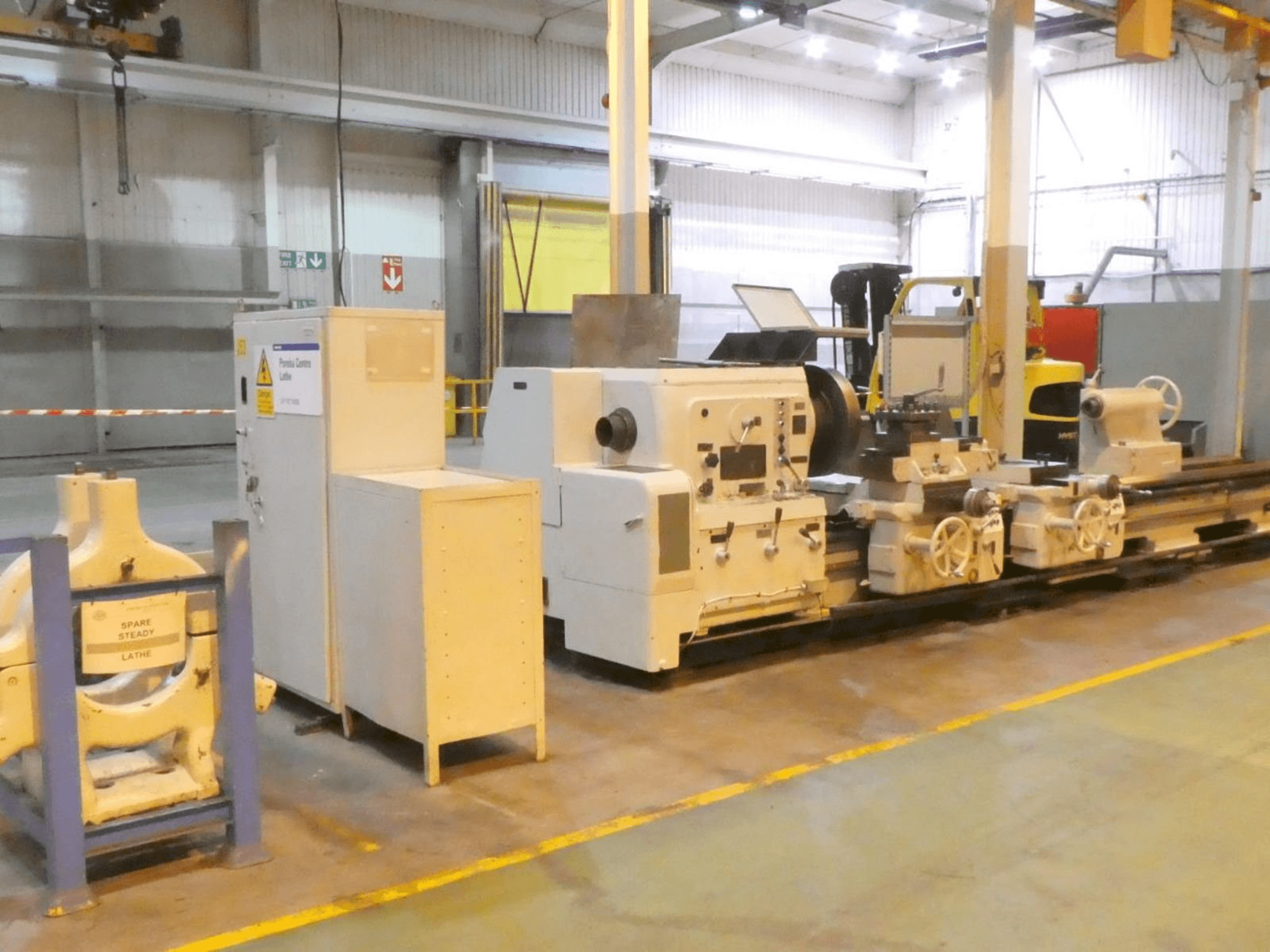 Vista Frontal da Poreba TR100B X 4M máquina