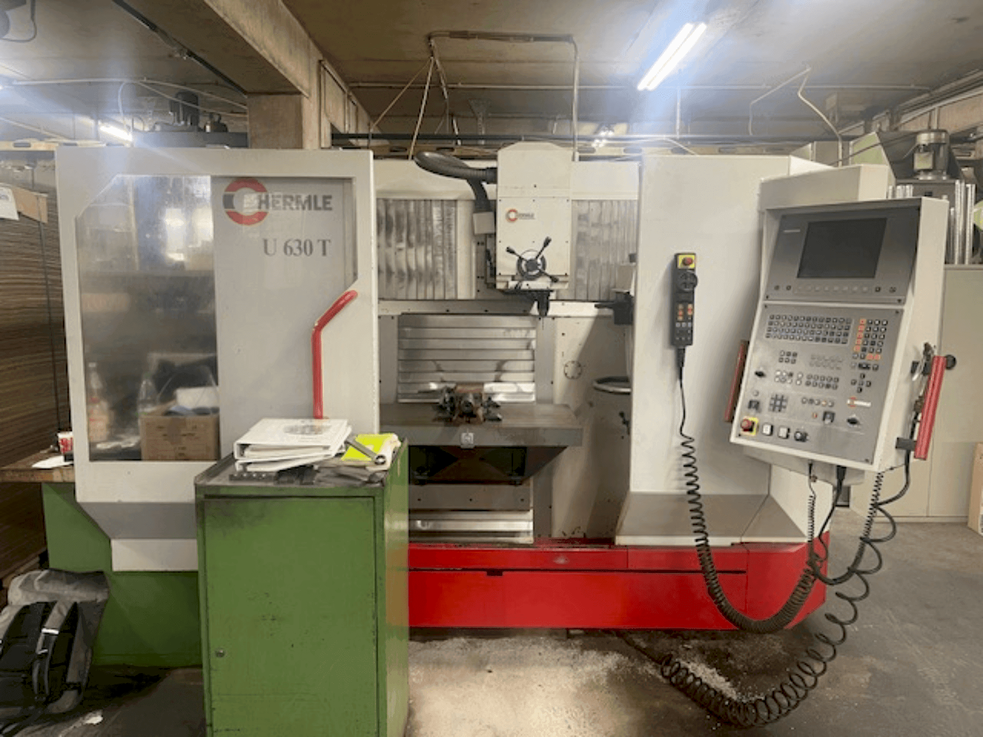 Vista Frontal da HERMLE U 630 T máquina