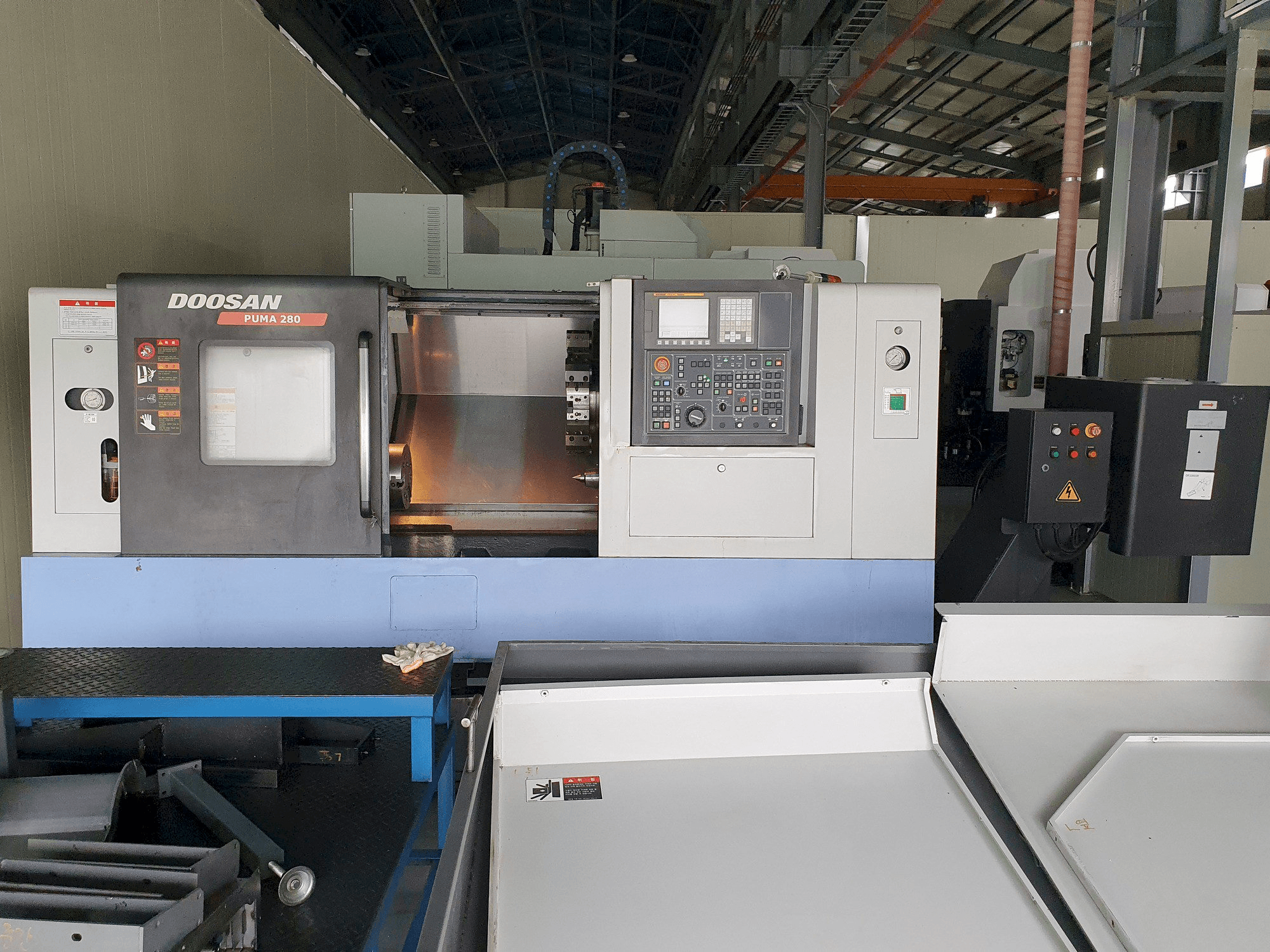 Vista Frontal da Doosan PUMA 280 máquina