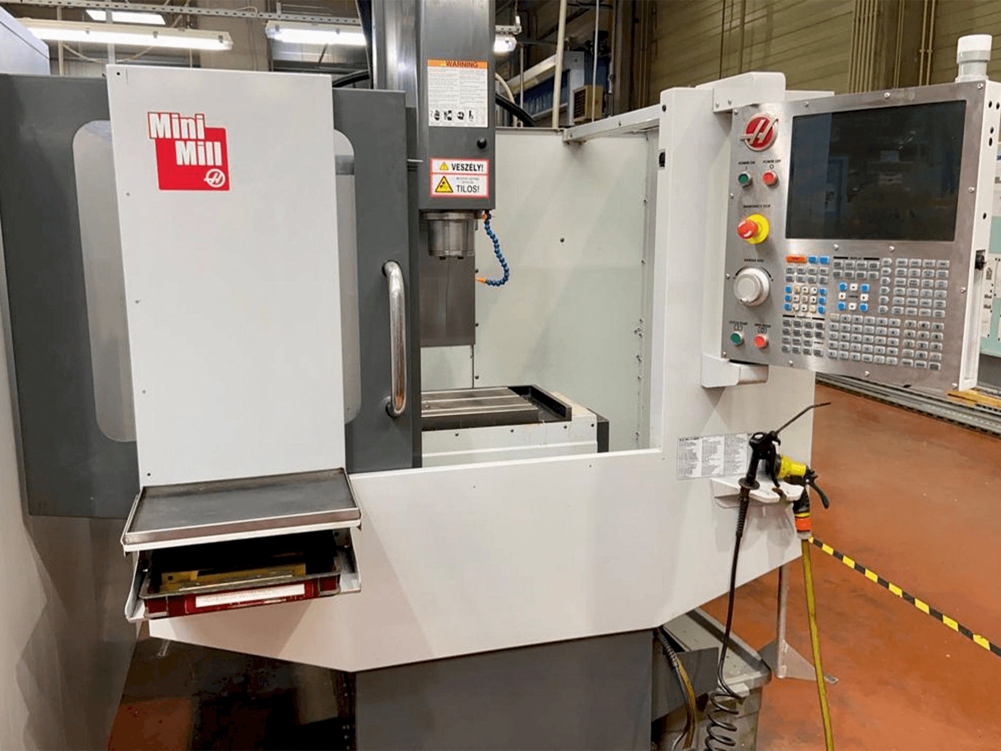 Vista Frontal da HAAS MINIMILL máquina