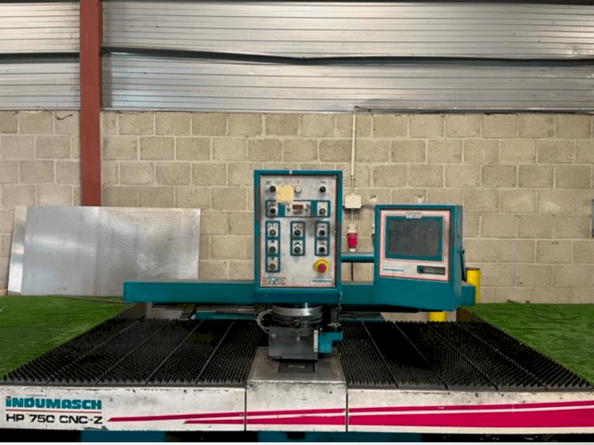 Vista Frontal da Indumasch HP 750 CNC/Z máquina