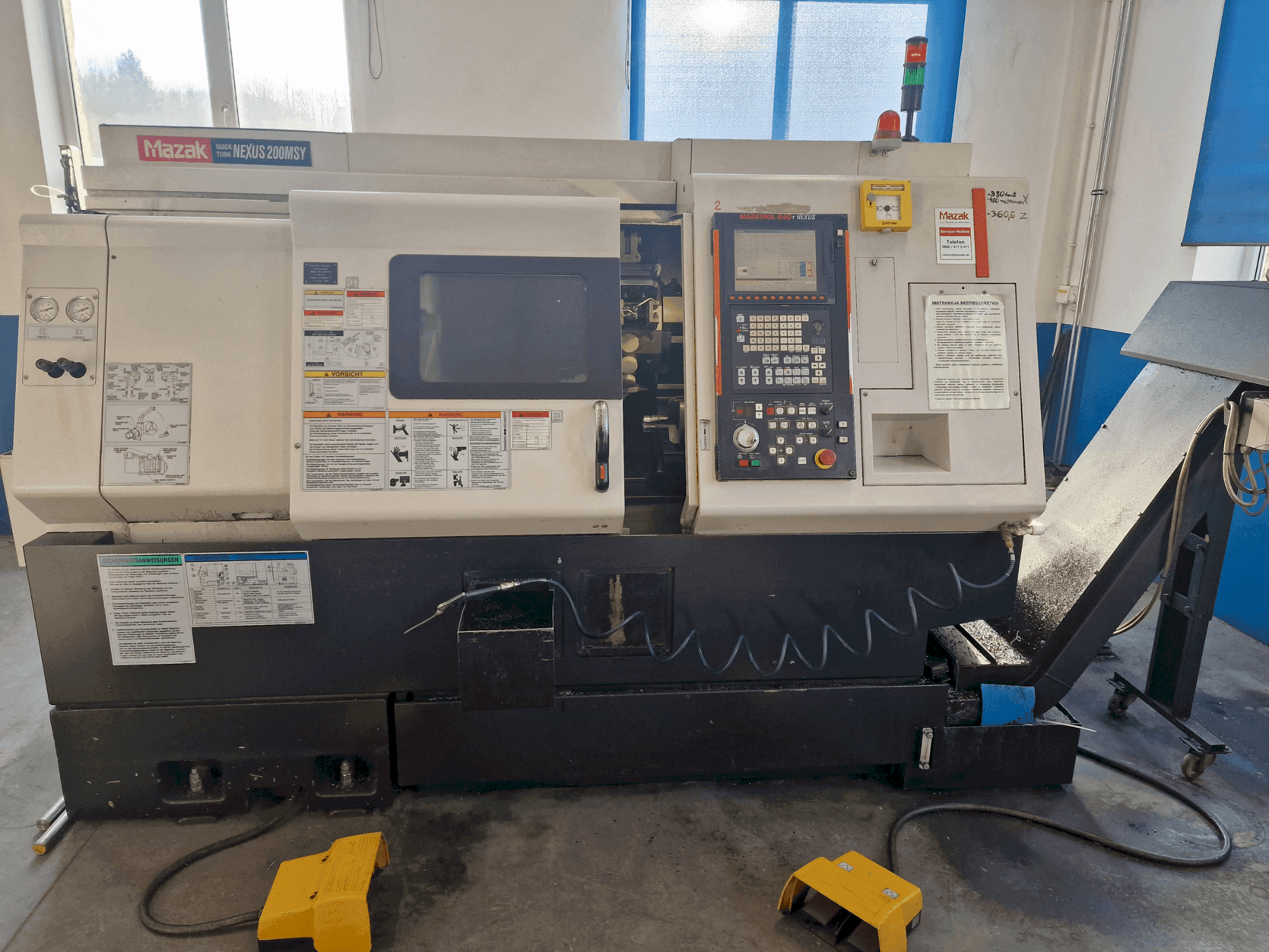 Vista Frontal da Mazak QTN-200MSY máquina