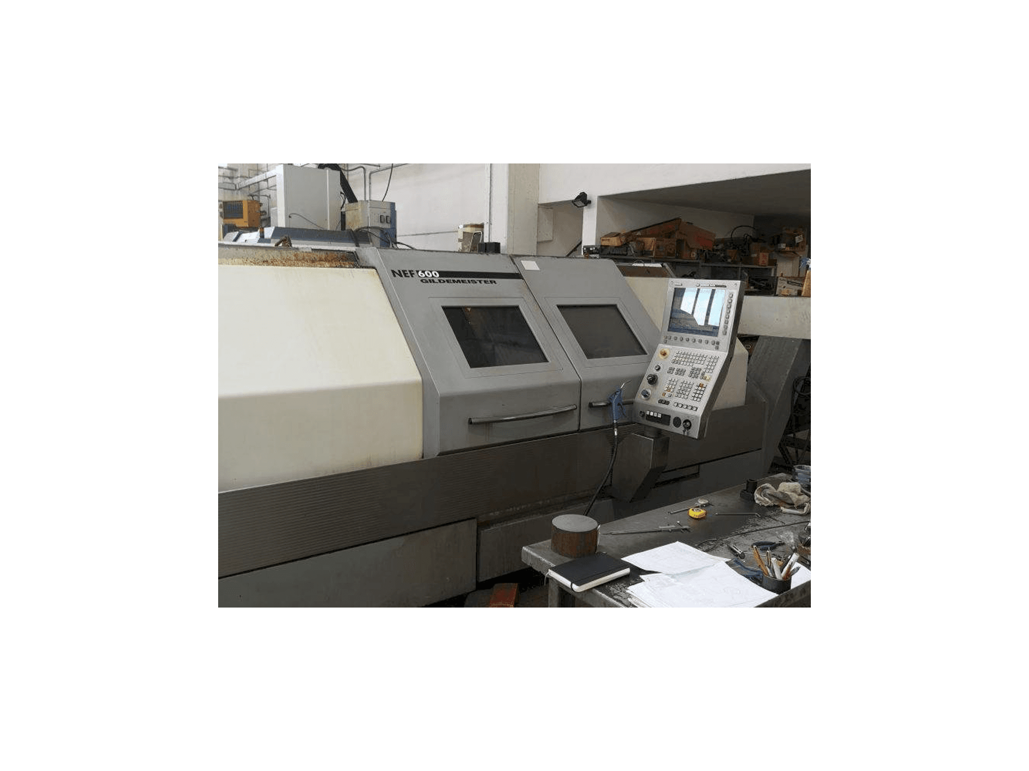 Vista Frontal da Gildemeister NEF 600 máquina