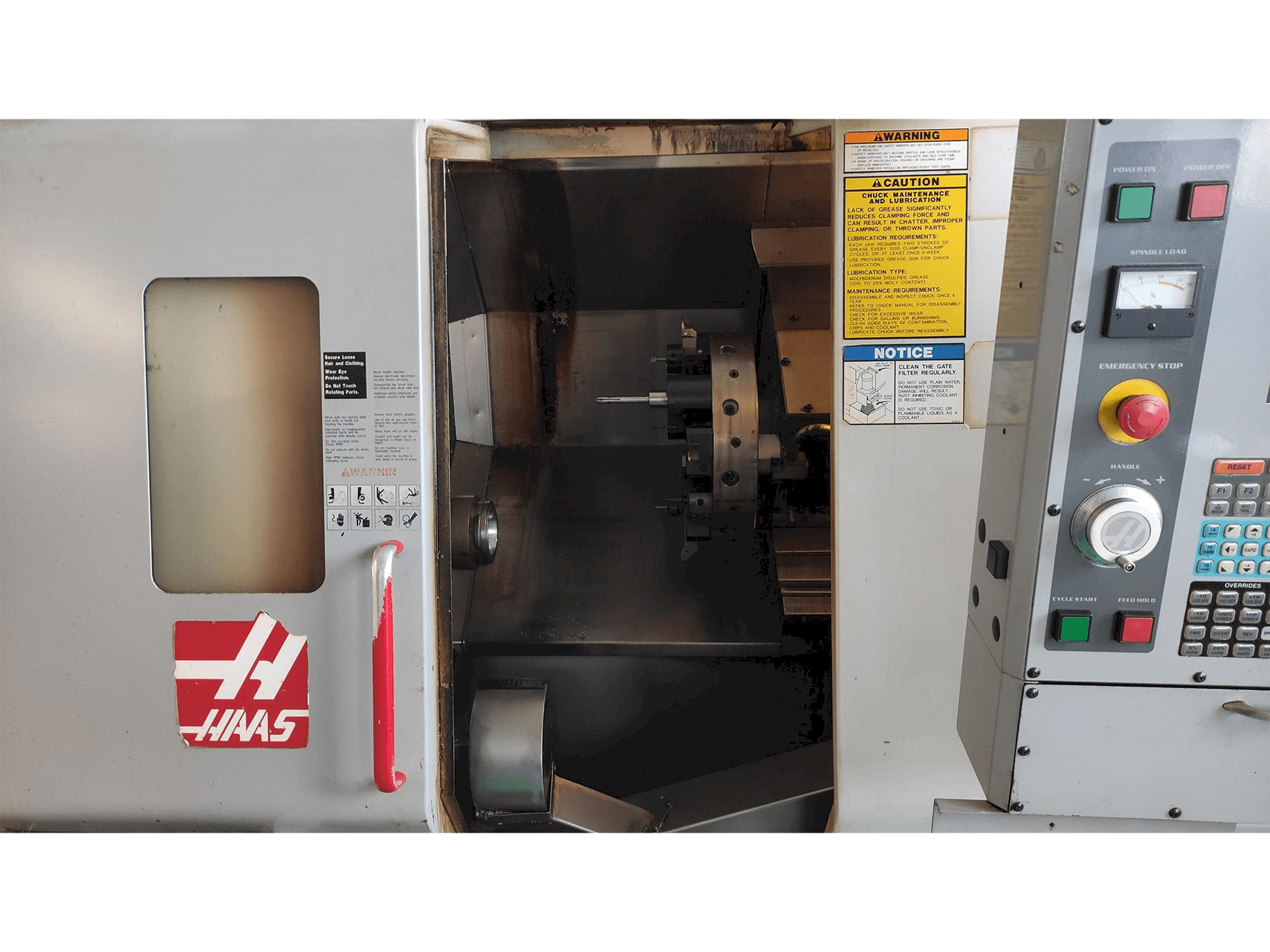 Vista Frontal da HAAS SL-20HE máquina