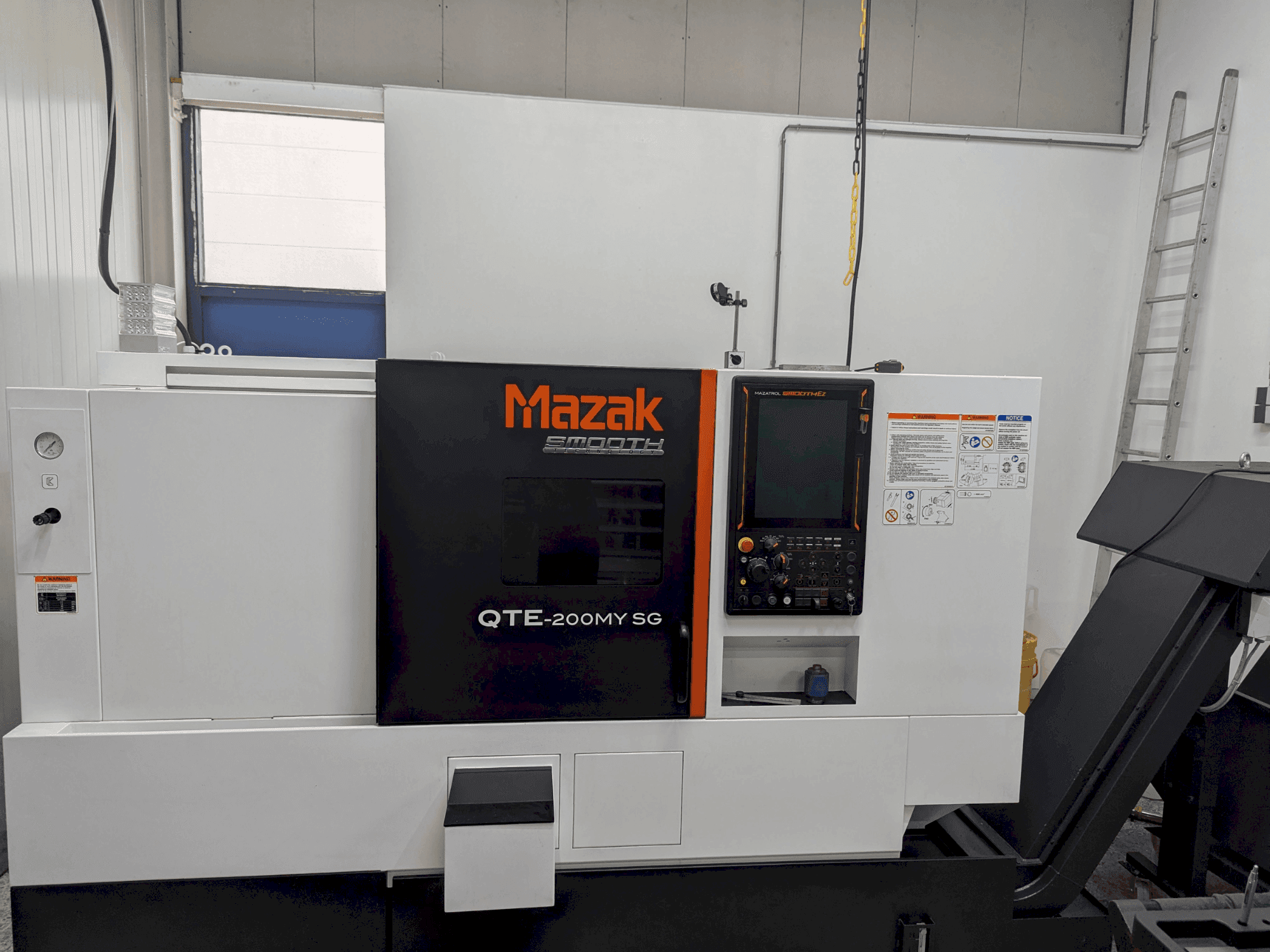 Vista Frontal da Mazak QTE-200MY SG máquina