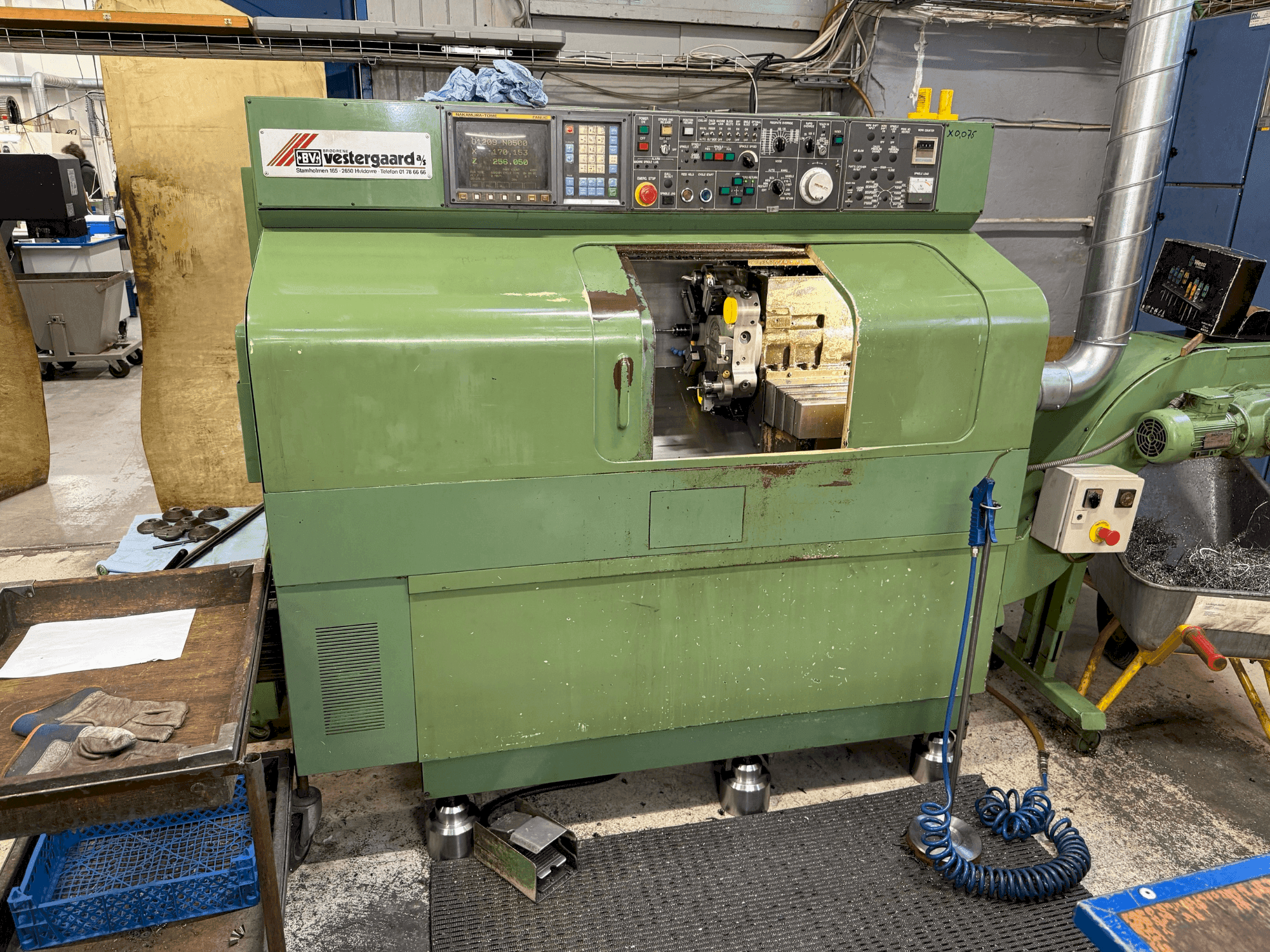 Vista Frontal da NAKAMURA TMC-15 máquina