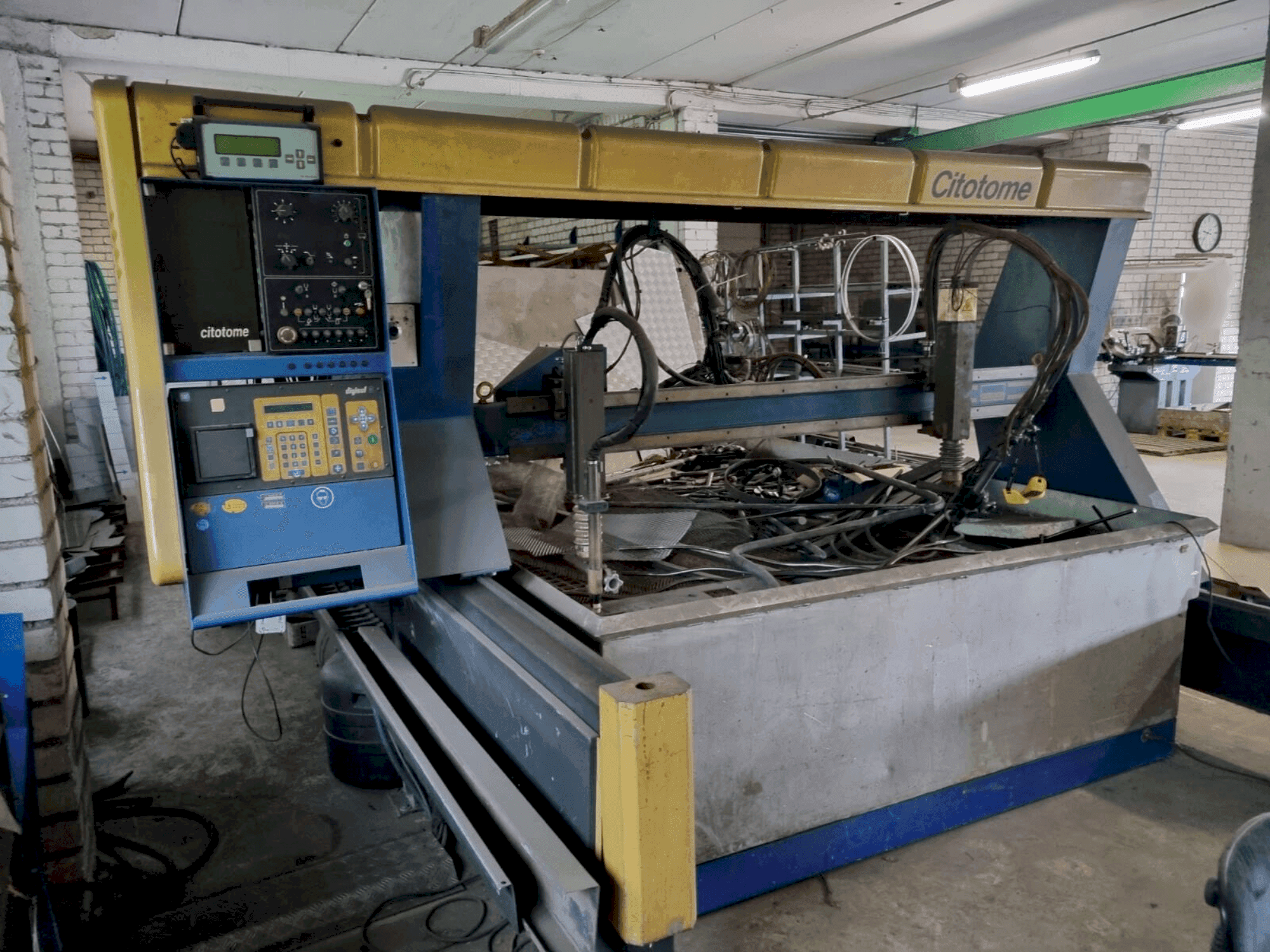 Vista Frontal da Citizen CPM 100R máquina