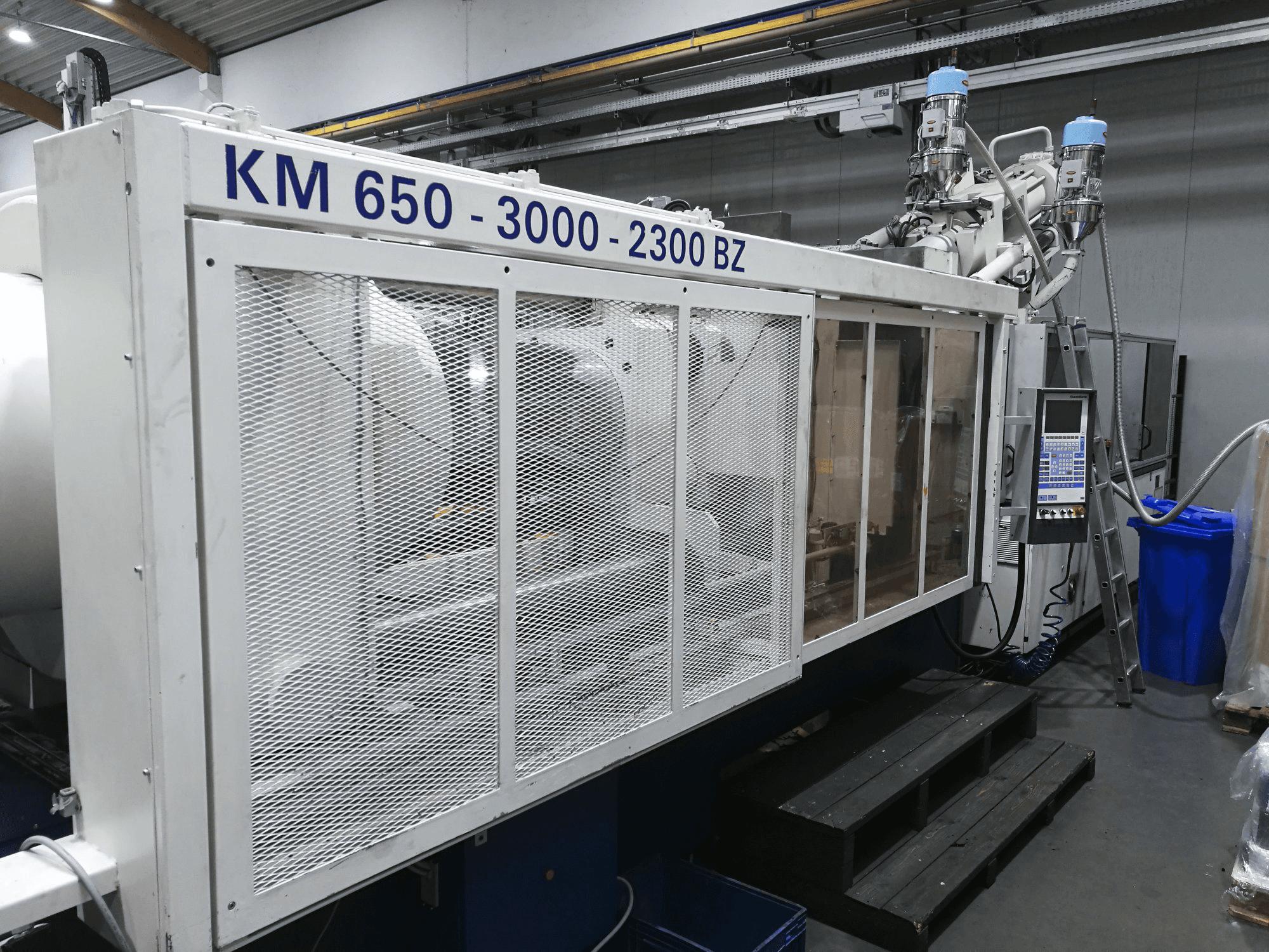 Vista Esquerda da Krauss Maffei 650-3000-2300 BZ máquina