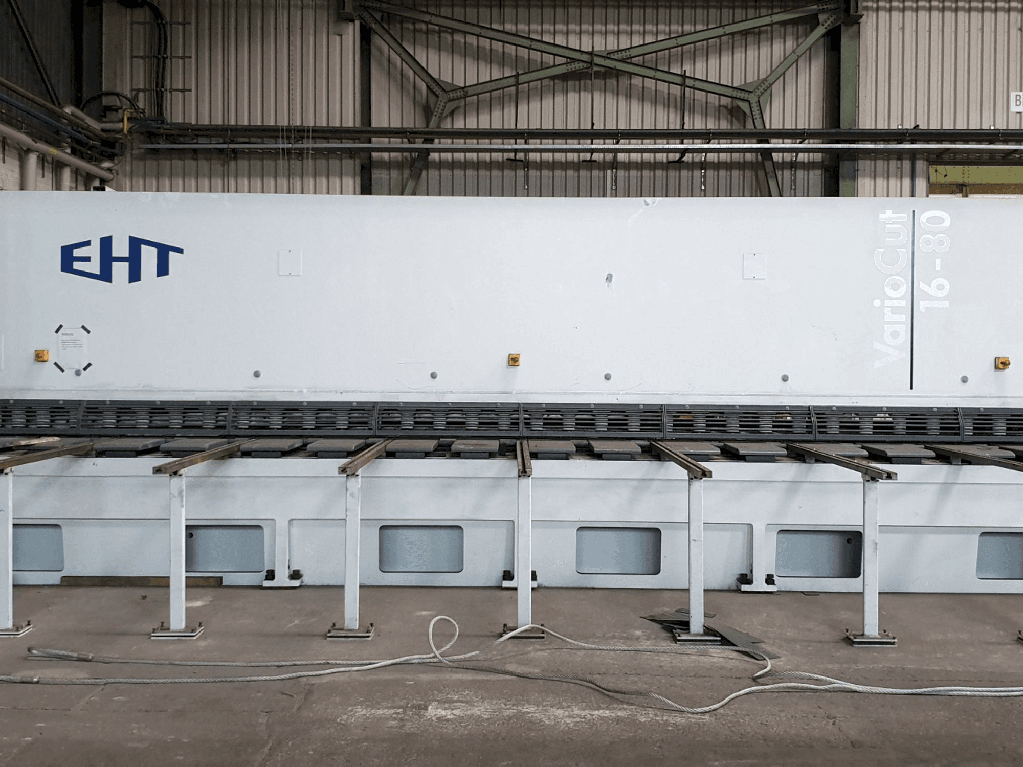 Vista Frontal da EHT VarioCut 16-80 máquina