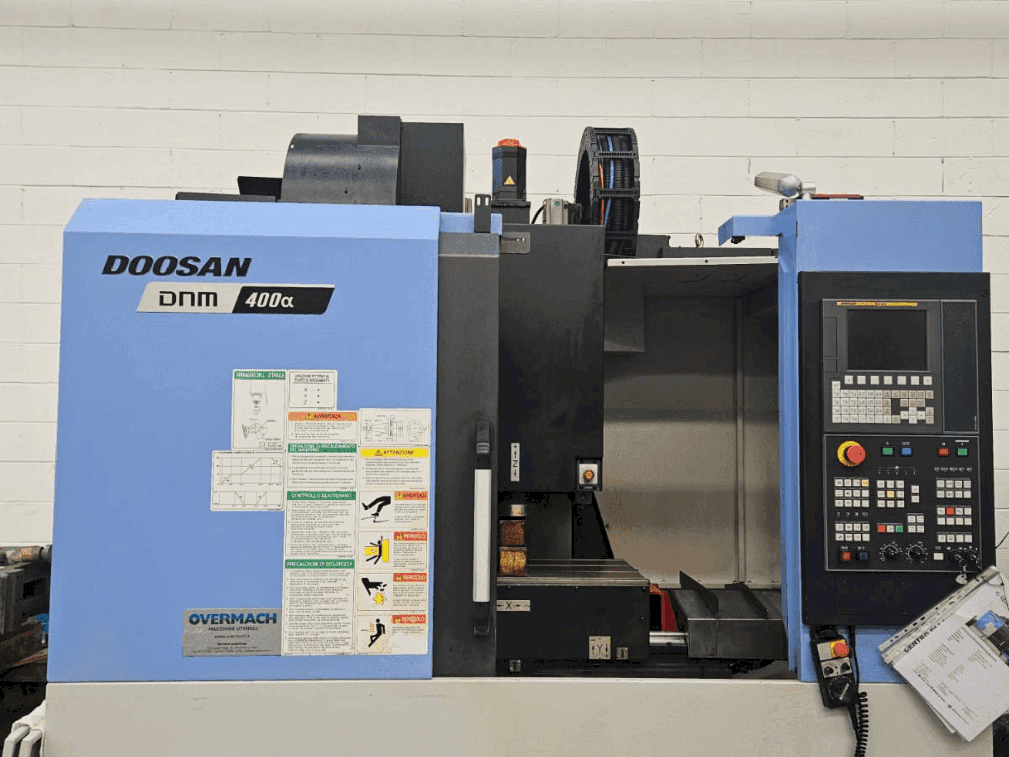Vista Frontal da DOOSAN DNM 400 alpha máquina