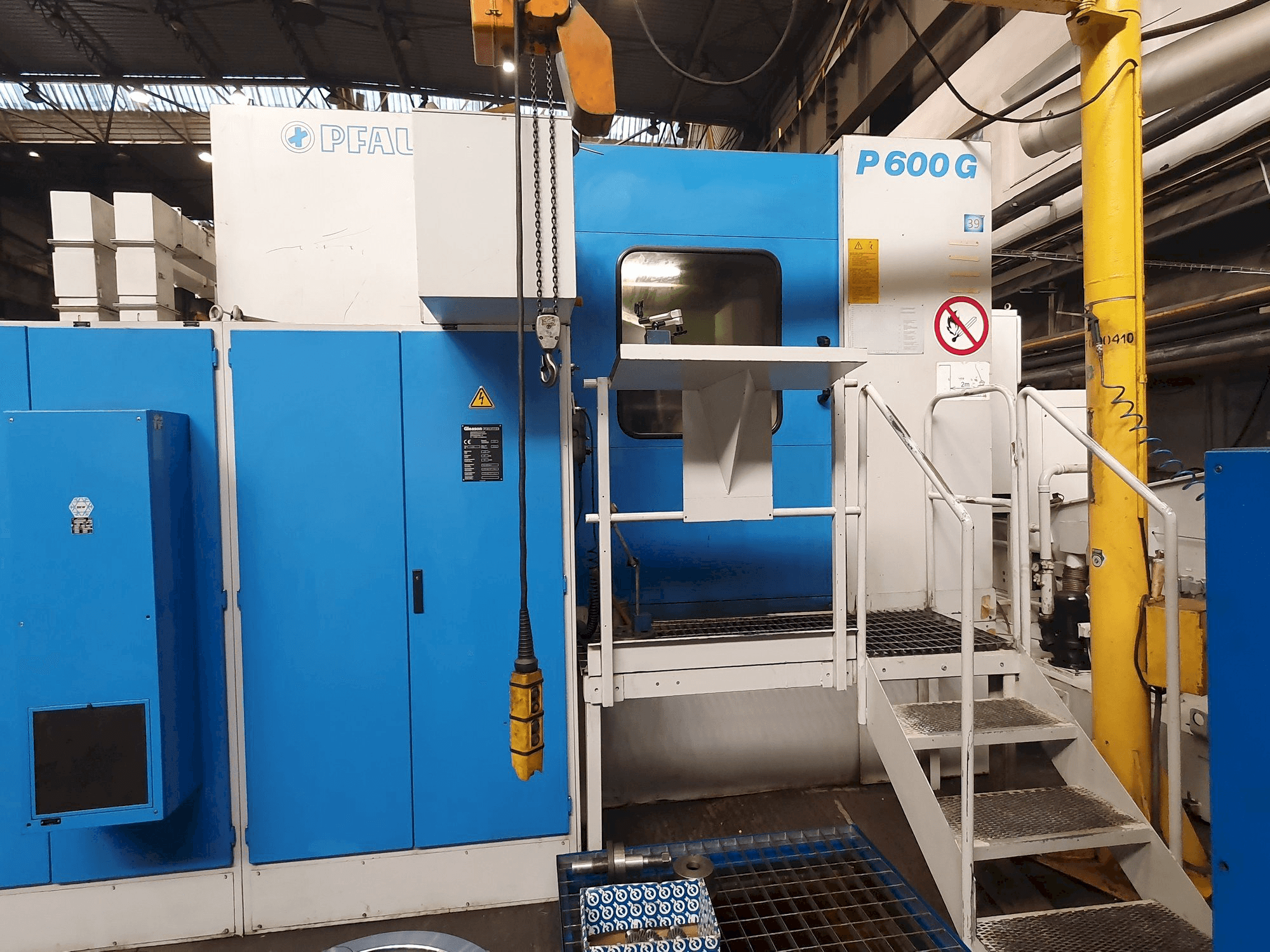 Vista Frontal da Gleason PFAUTER P 600G máquina