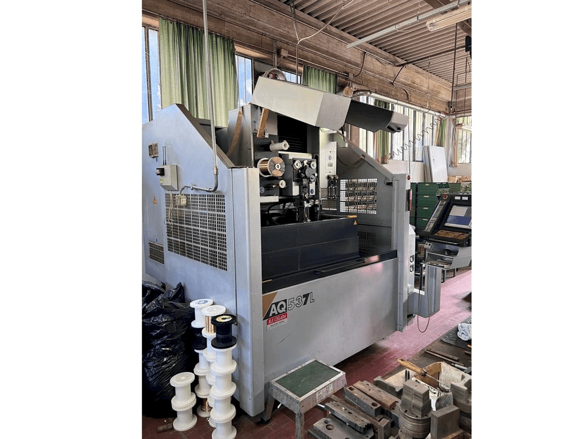 Vista Frontal da Sodick AQ537L máquina