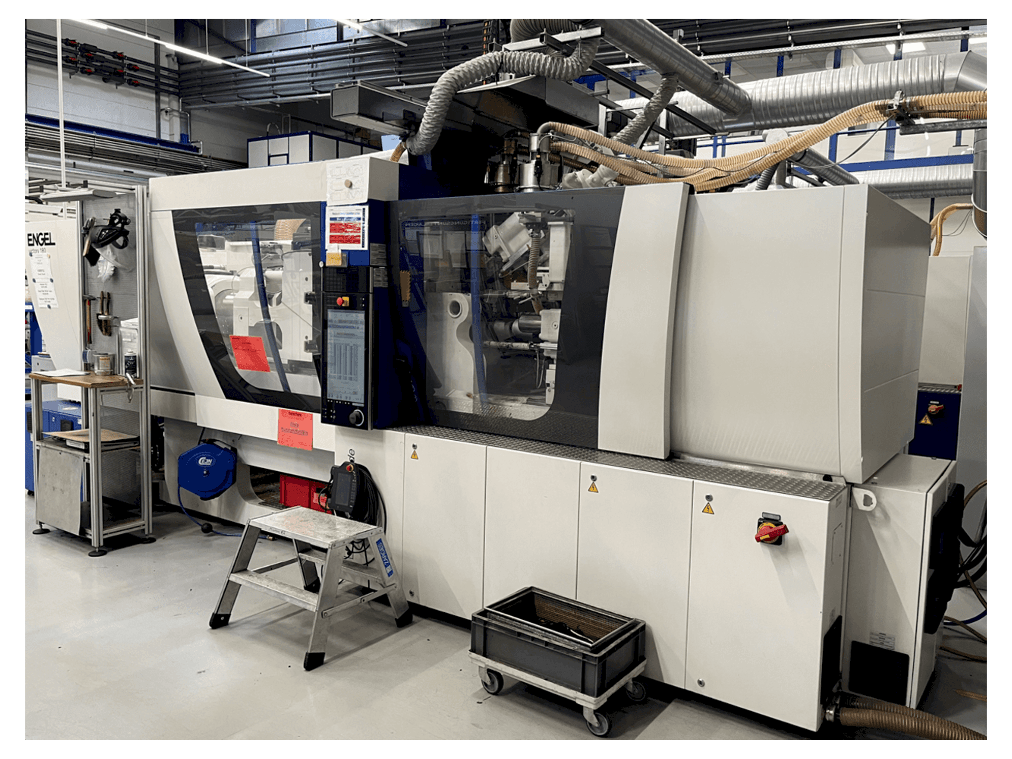 Vista Frontal da Engel Victory 200H 60W 180 máquina