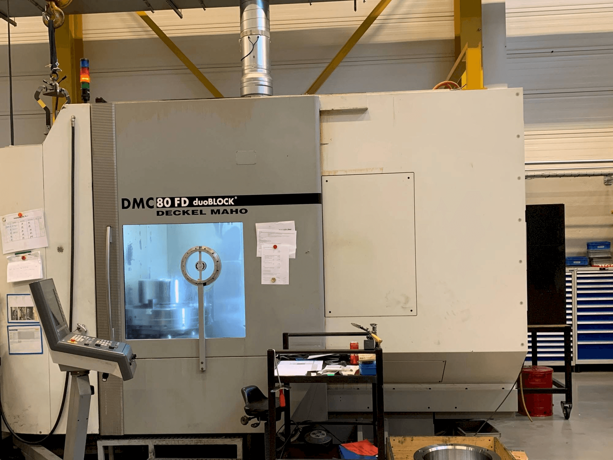 Vista Frontal da DECKEL MAHO DMC 80 FD duoBLOCK máquina