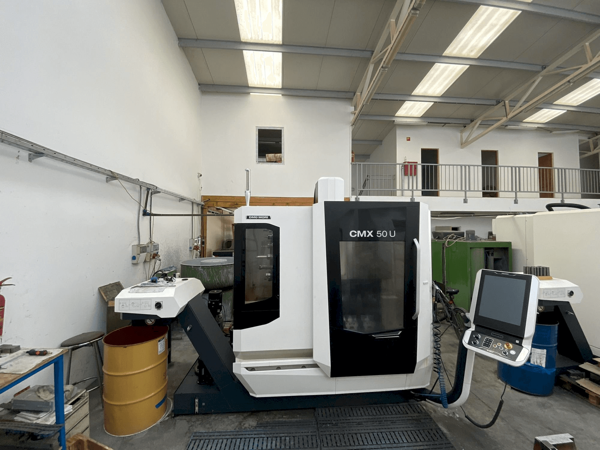 Vista Frontal da DMG MORI CMX 50 U máquina