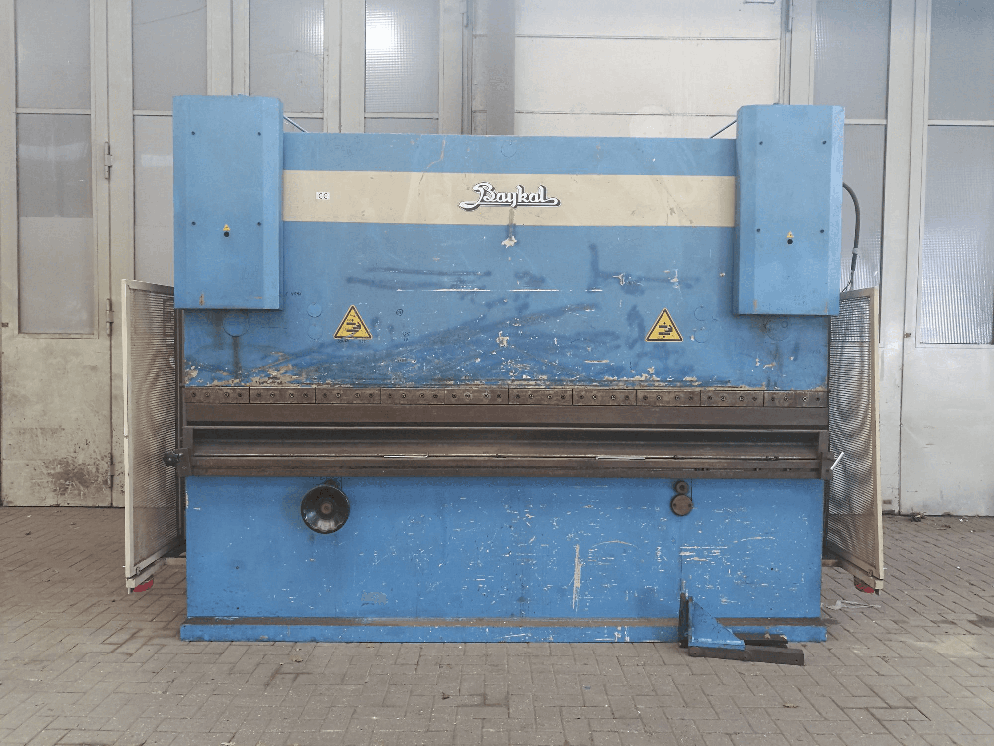 Vista Frontal da Baykal APH 3112x220 máquina