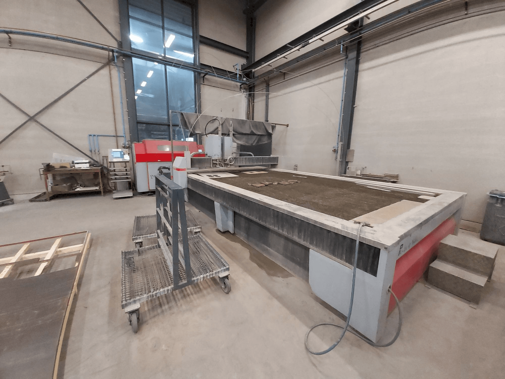 Vista Frontal da Resato PJE-4-4000 waterjet máquina