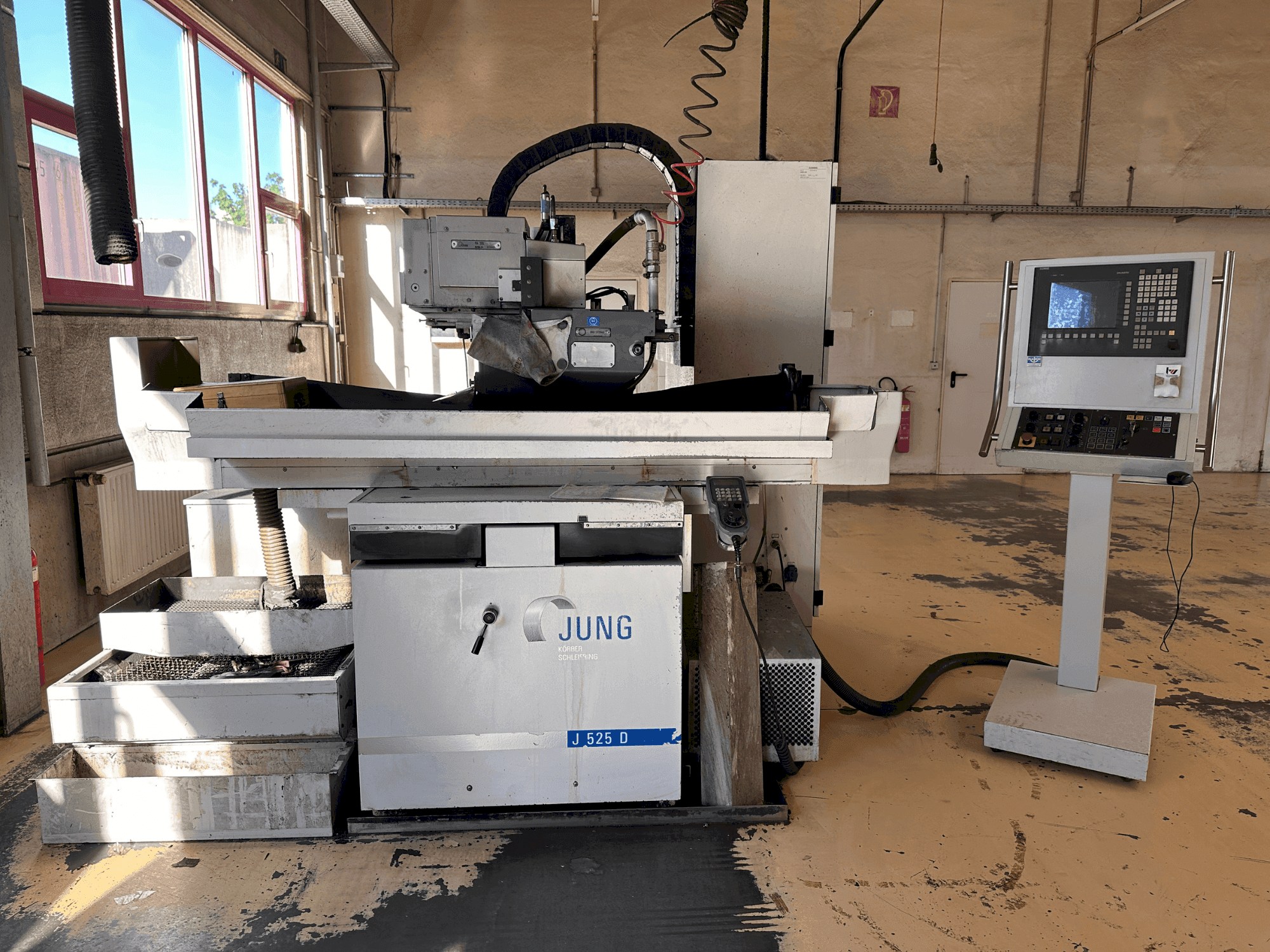 Vista Frontal da JUNG J 525-D máquina