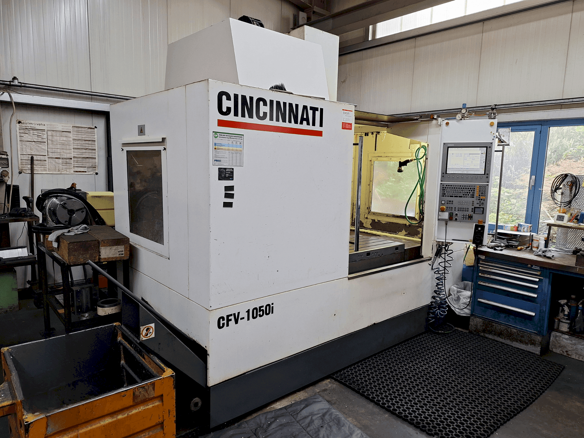 Vista Frontal da Cincinnati CFV-1050i máquina