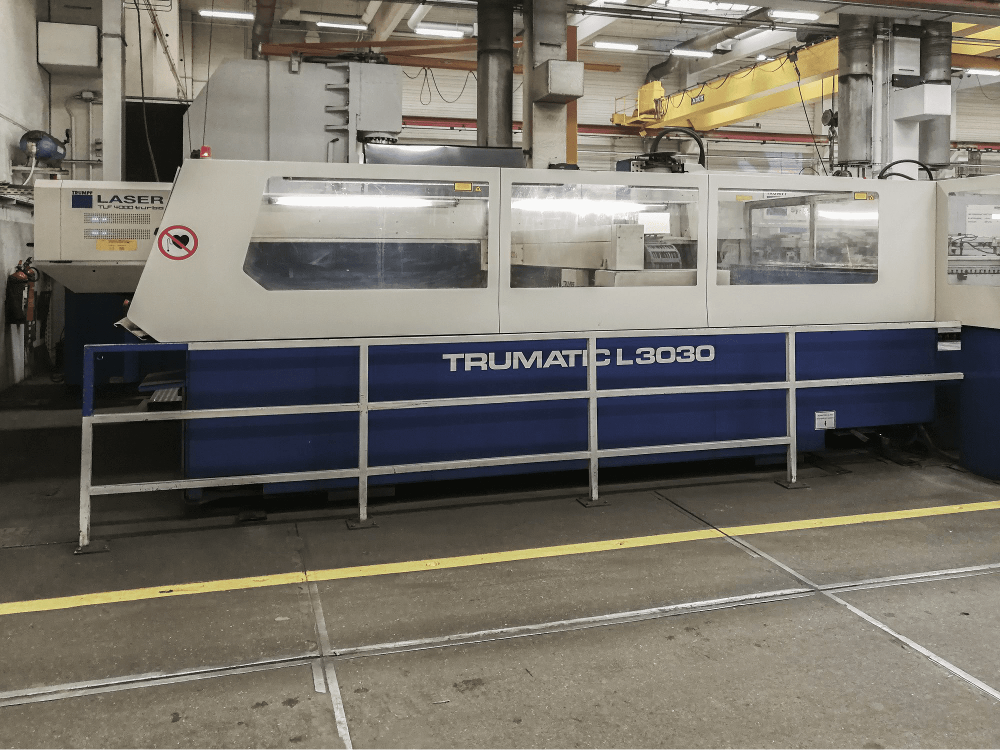 Vista Esquerda da Trumpf Trumatic L3030 máquina
