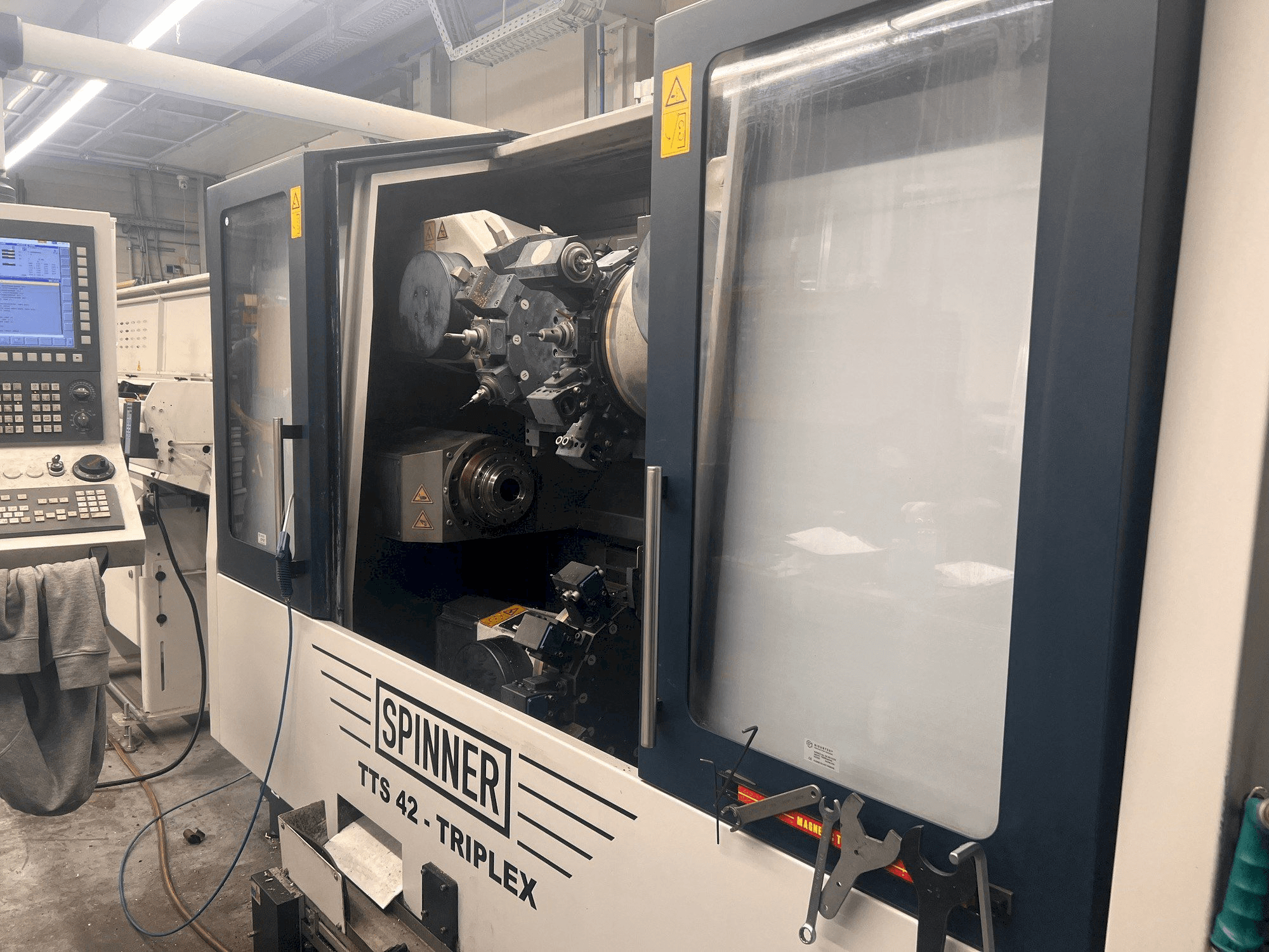 Vista Frontal da SPINNER TTS 42 máquina