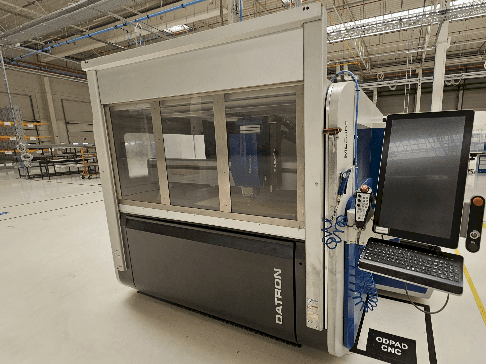 Vista Frontal da Datron MLCube B LS máquina