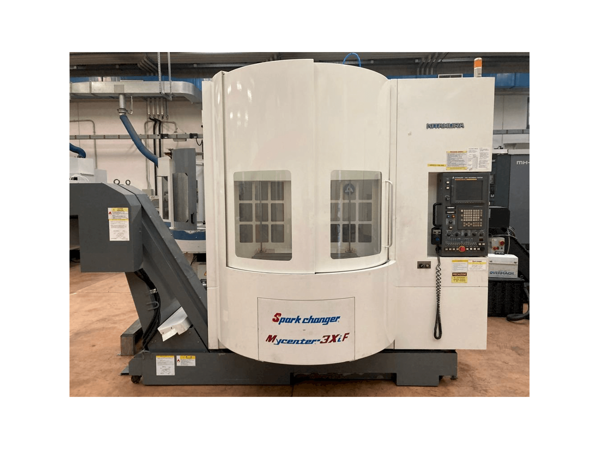 Vista Frontal da Kitamura Spark Mycenter 3XiF máquina