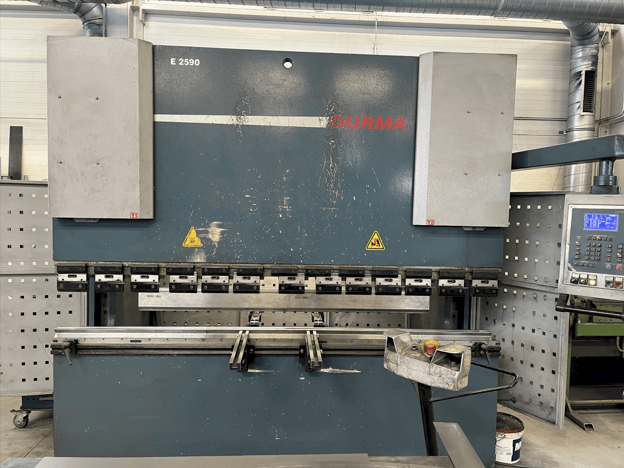 Vista Frontal da Durma E 2590 máquina