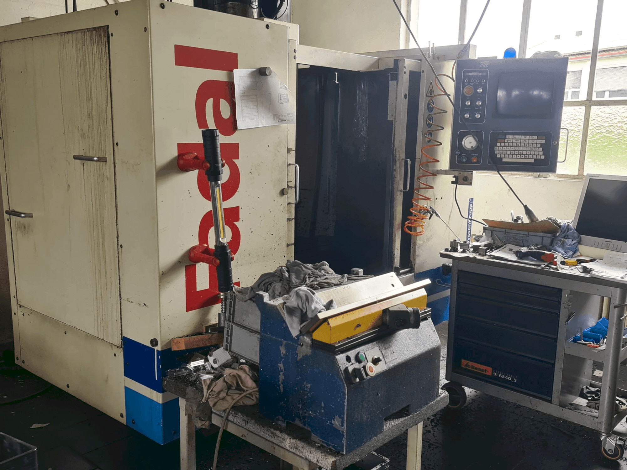 Vista Frontal da FADAL 910 máquina