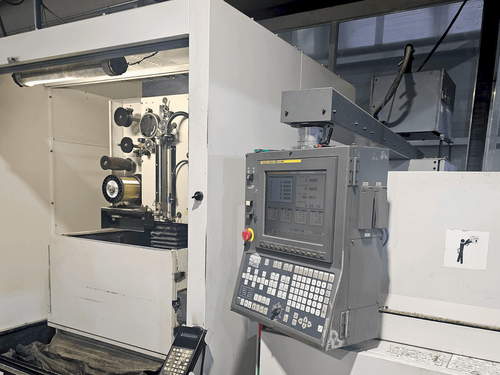 Vista Frontal da FANUC alpha 1iC máquina