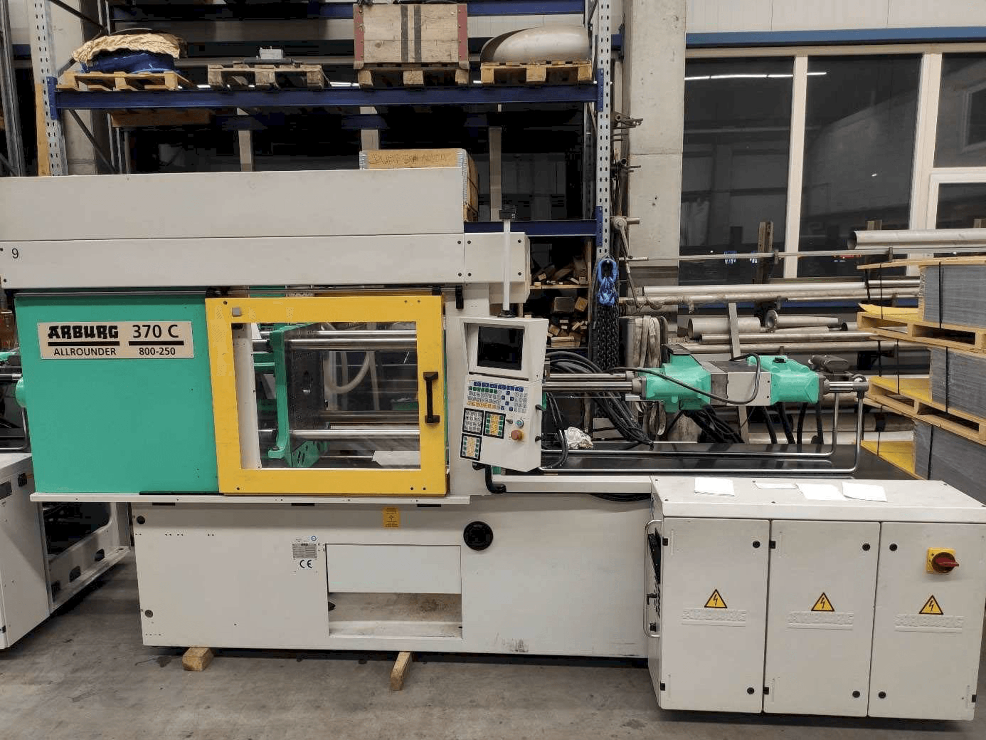 Vista Frontal da Arburg 370C-800-250 máquina