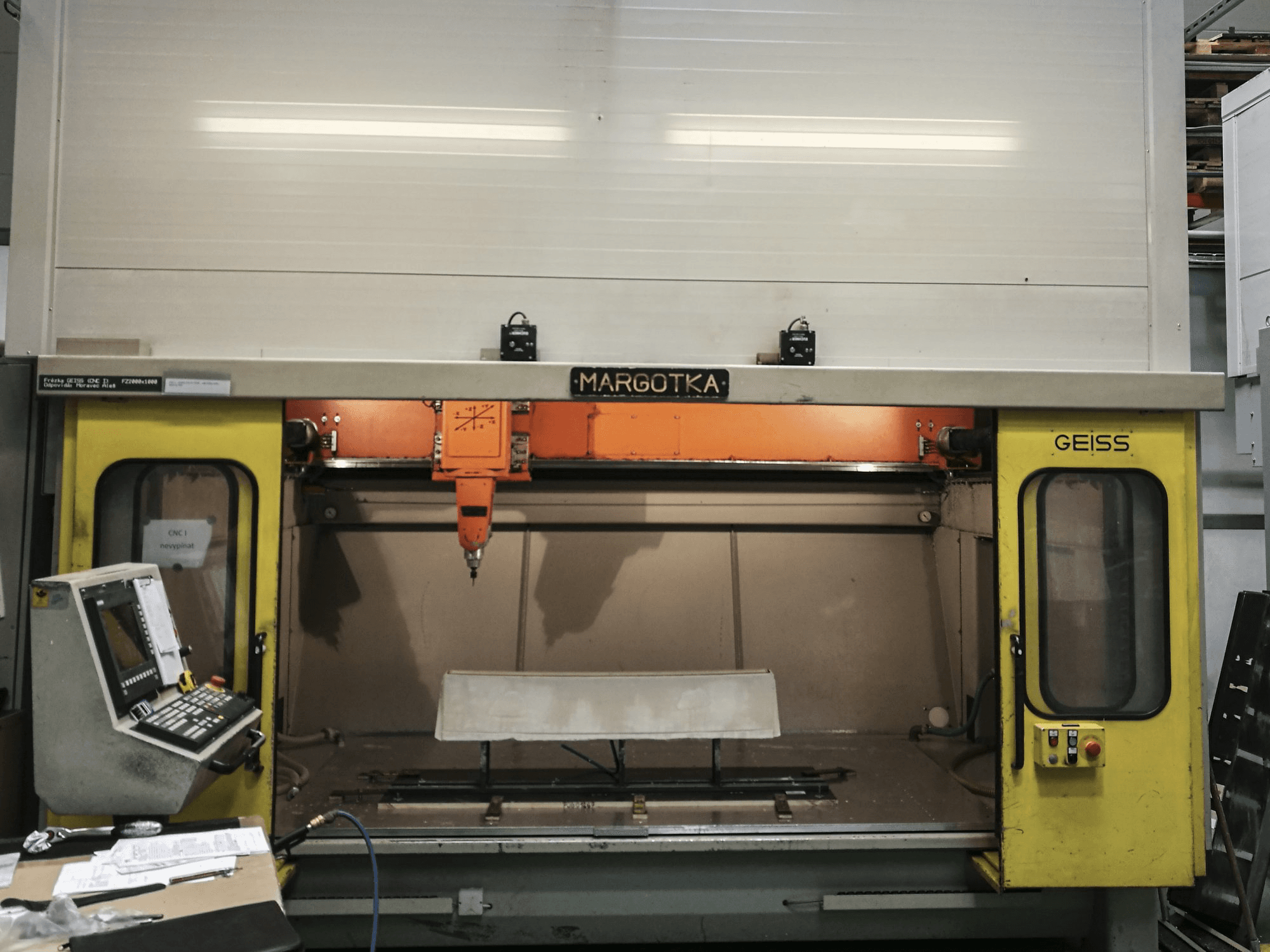 Vista Frontal da GEISS FZ 2000x1000 máquina