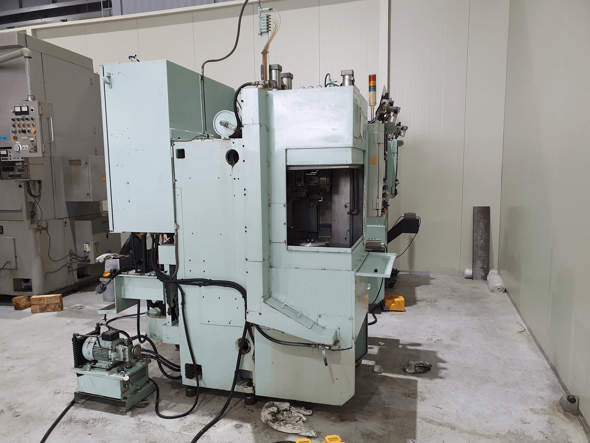 Vista Frontal da KANZAKI MV5T máquina