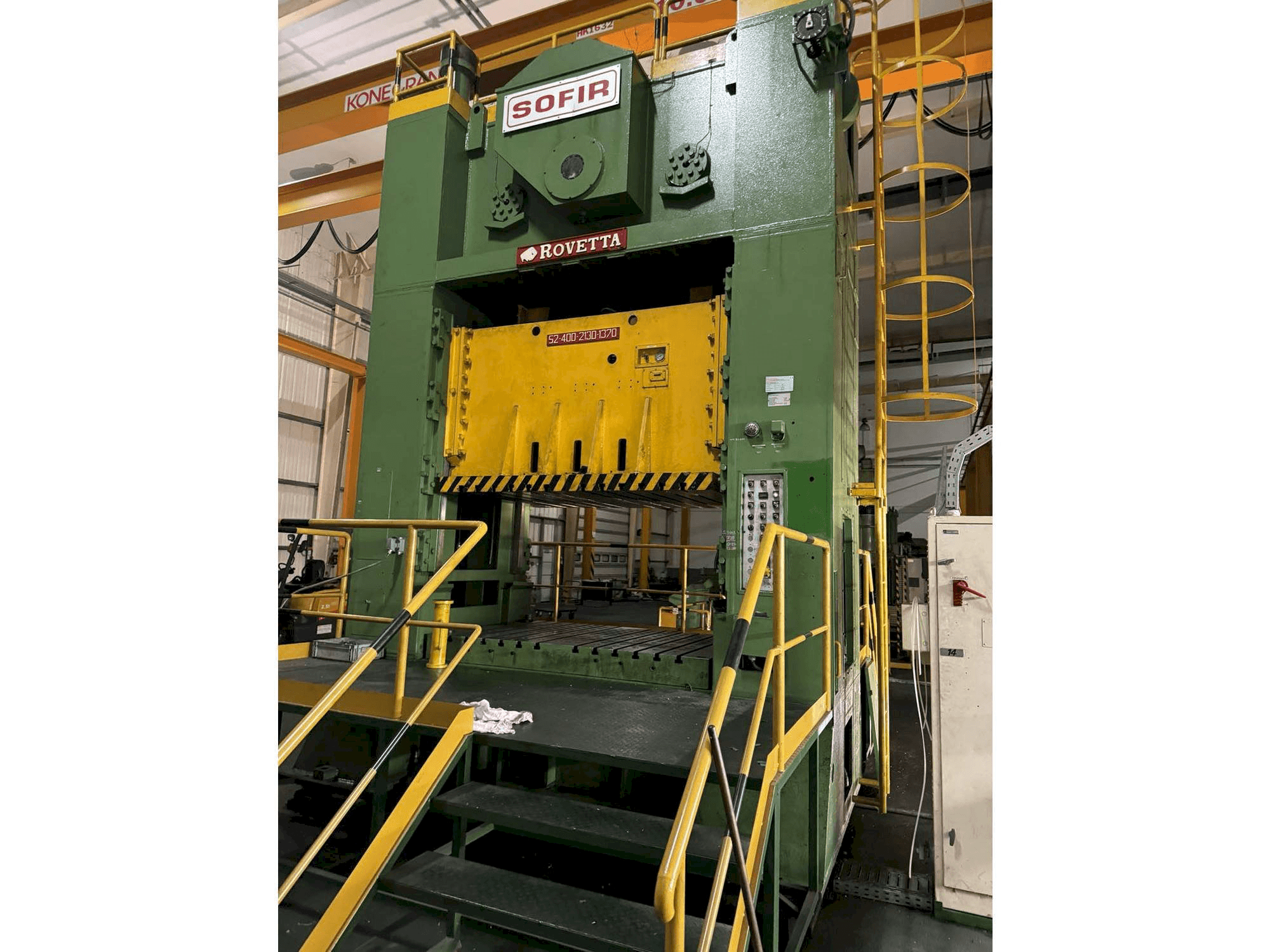 Vista Frontal da ROVETTA 400t máquina