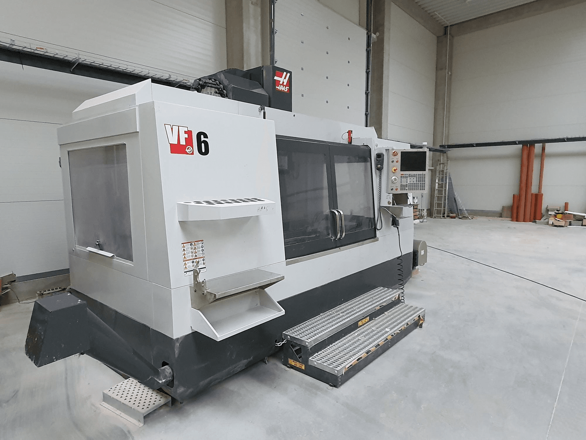 Vista Frontal da HAAS VF-6/40 máquina