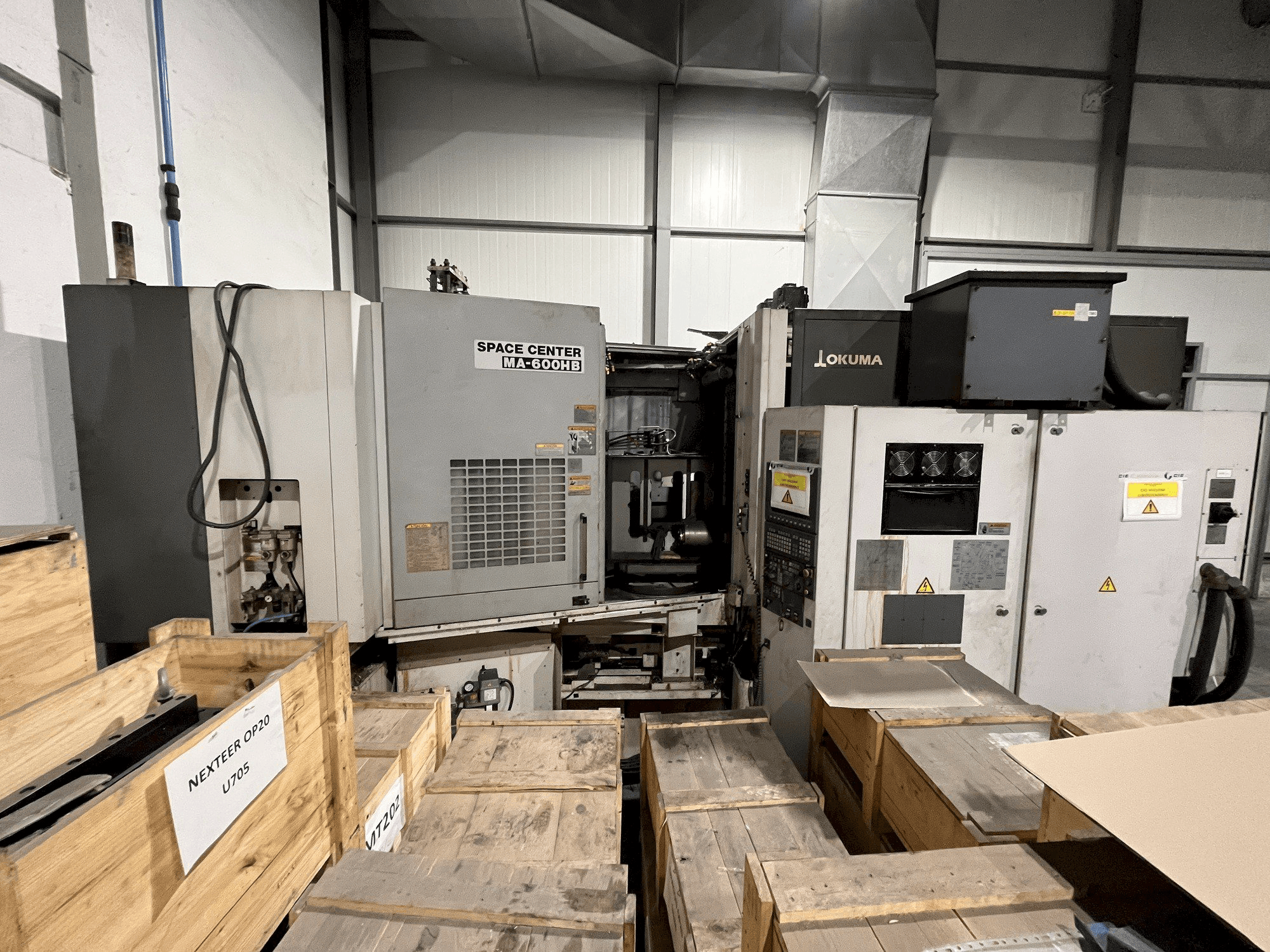 Vista Frontal da Okuma MA-600HB máquina