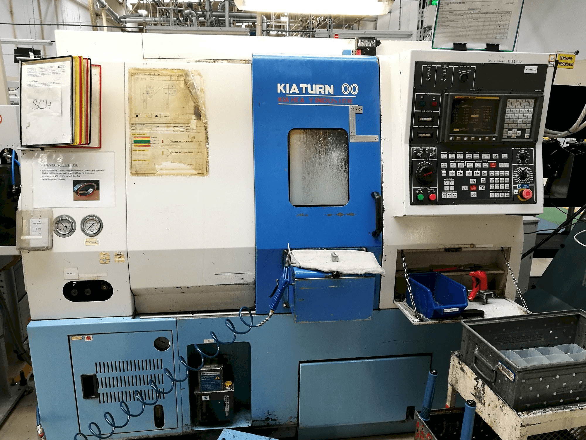 Vista Frontal da Kia Super Kia Turn 200 máquina